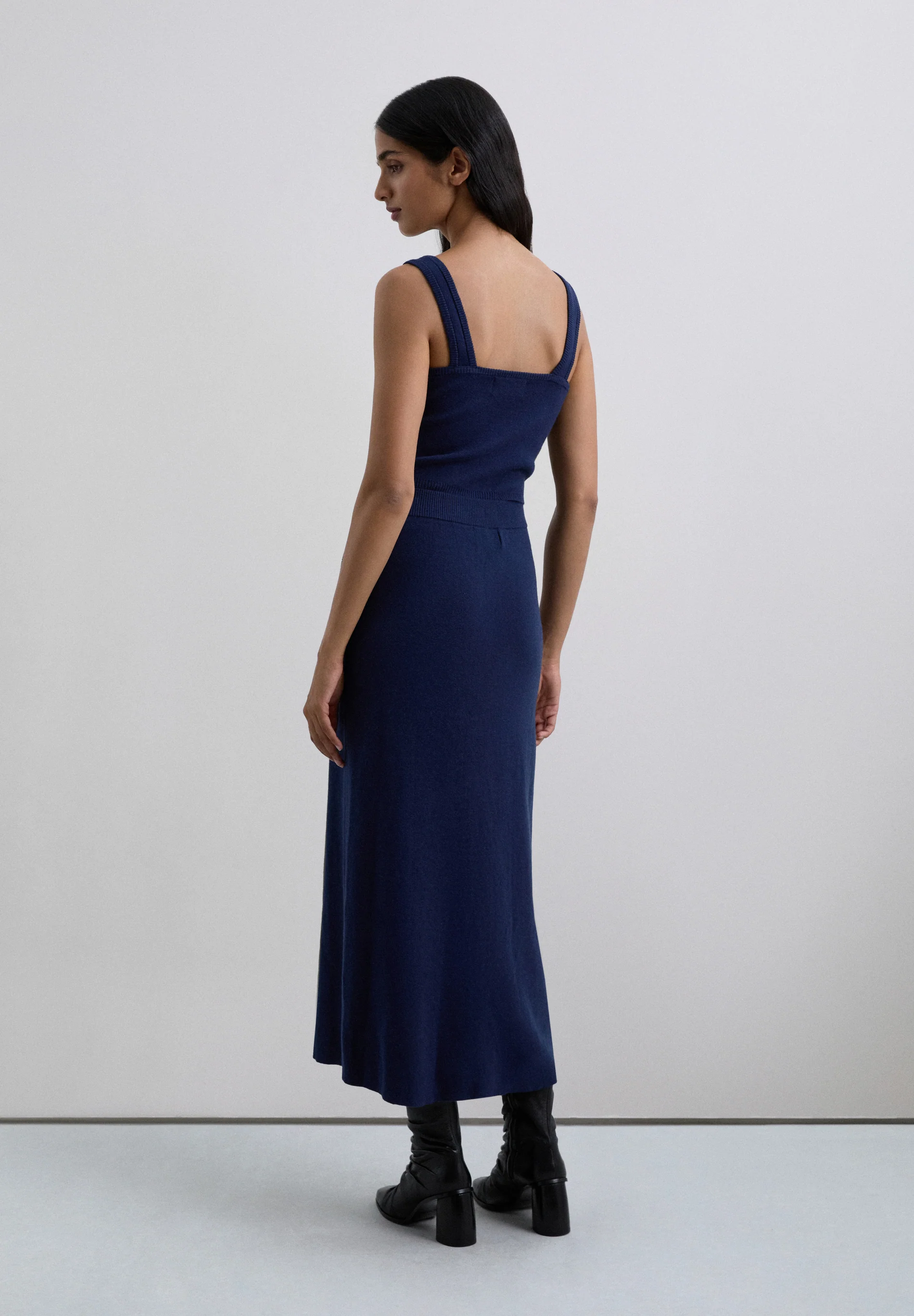 FALDA MIDI PUNTO BOTÓN