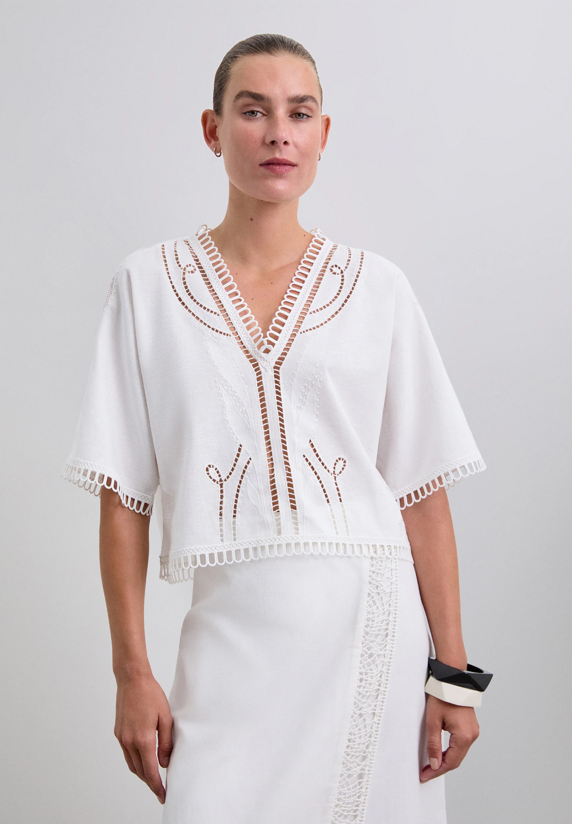BLUSA DETALLES ENCAJE