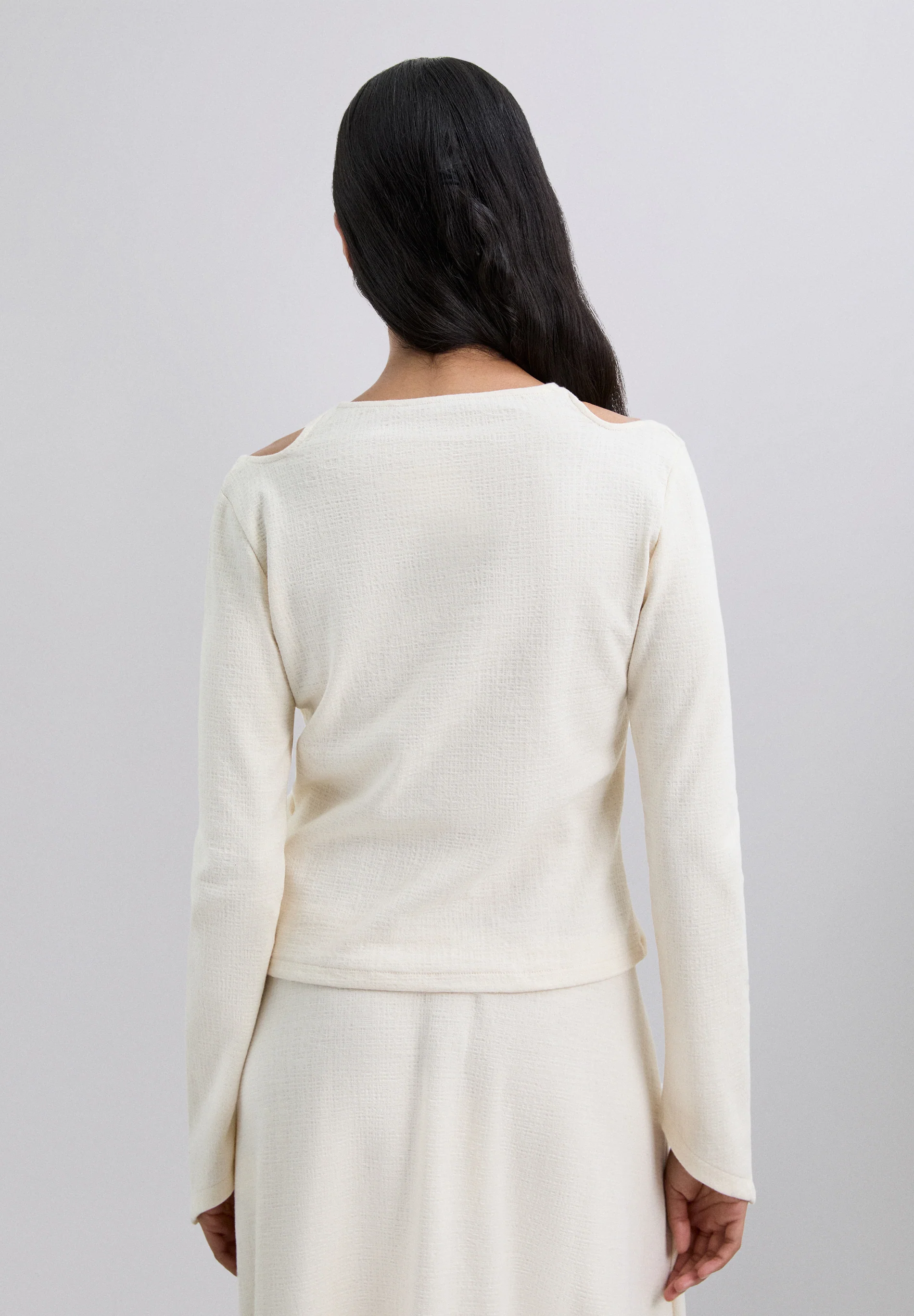 CAMISETA MANGA LARGA ASIMÉTRICA