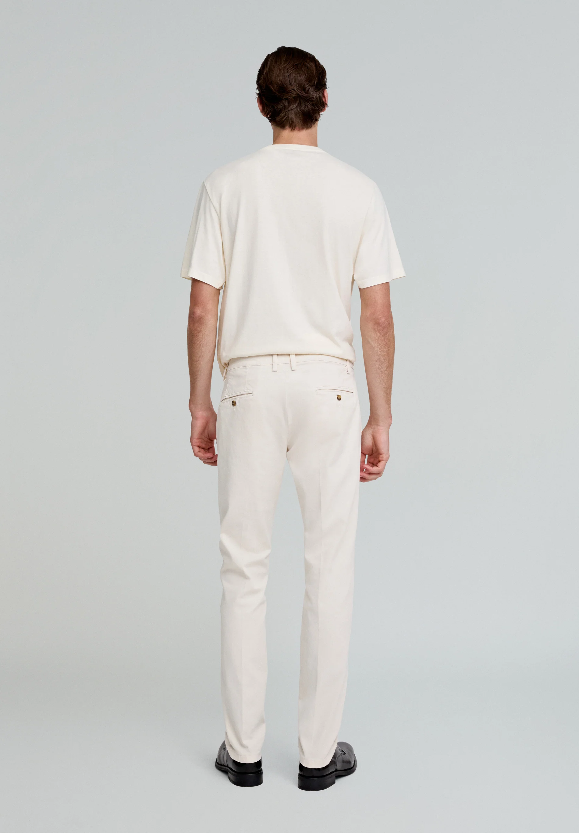 PANTALÓN CHINO PINZAS