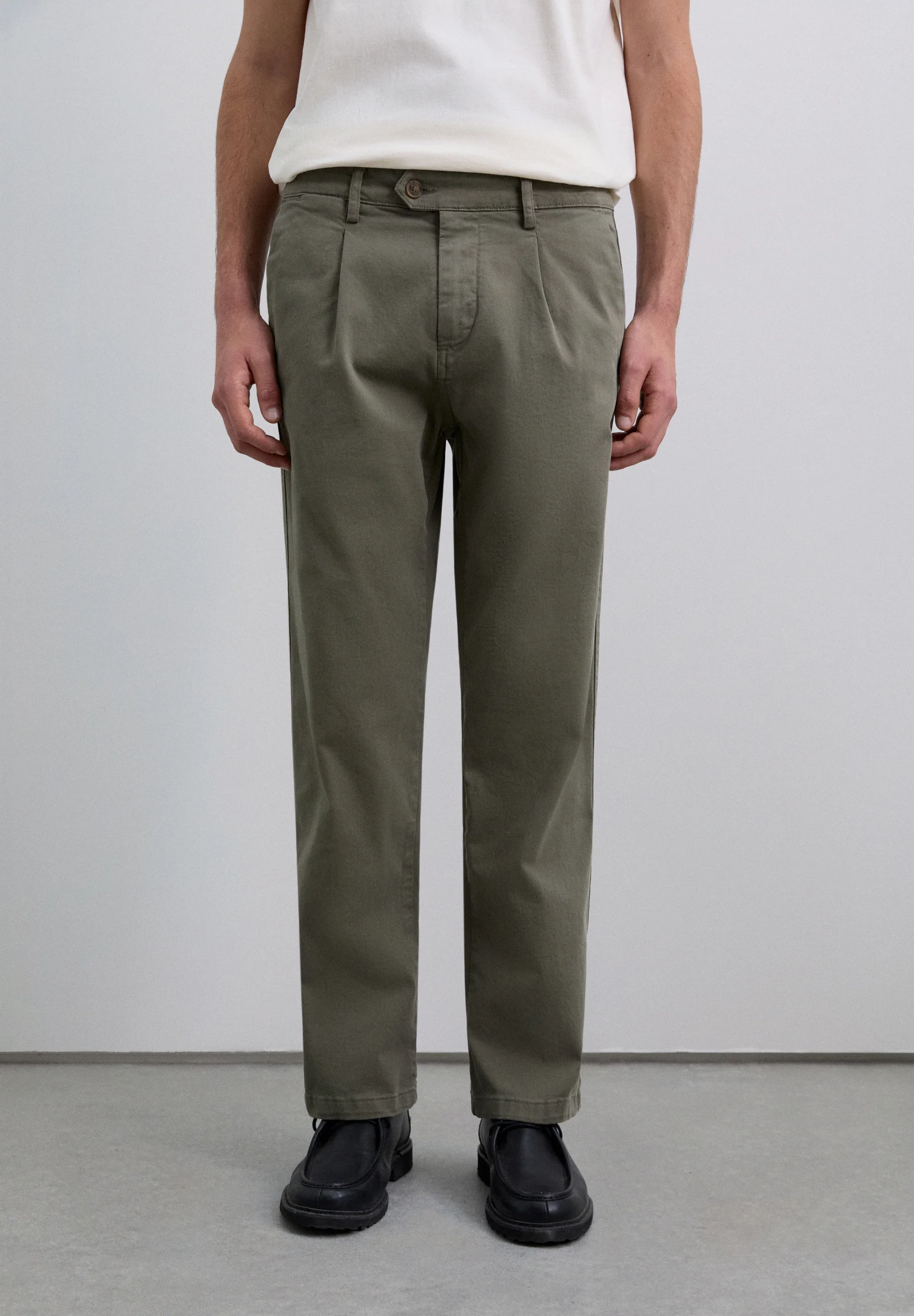PANTALÓN PINZAS