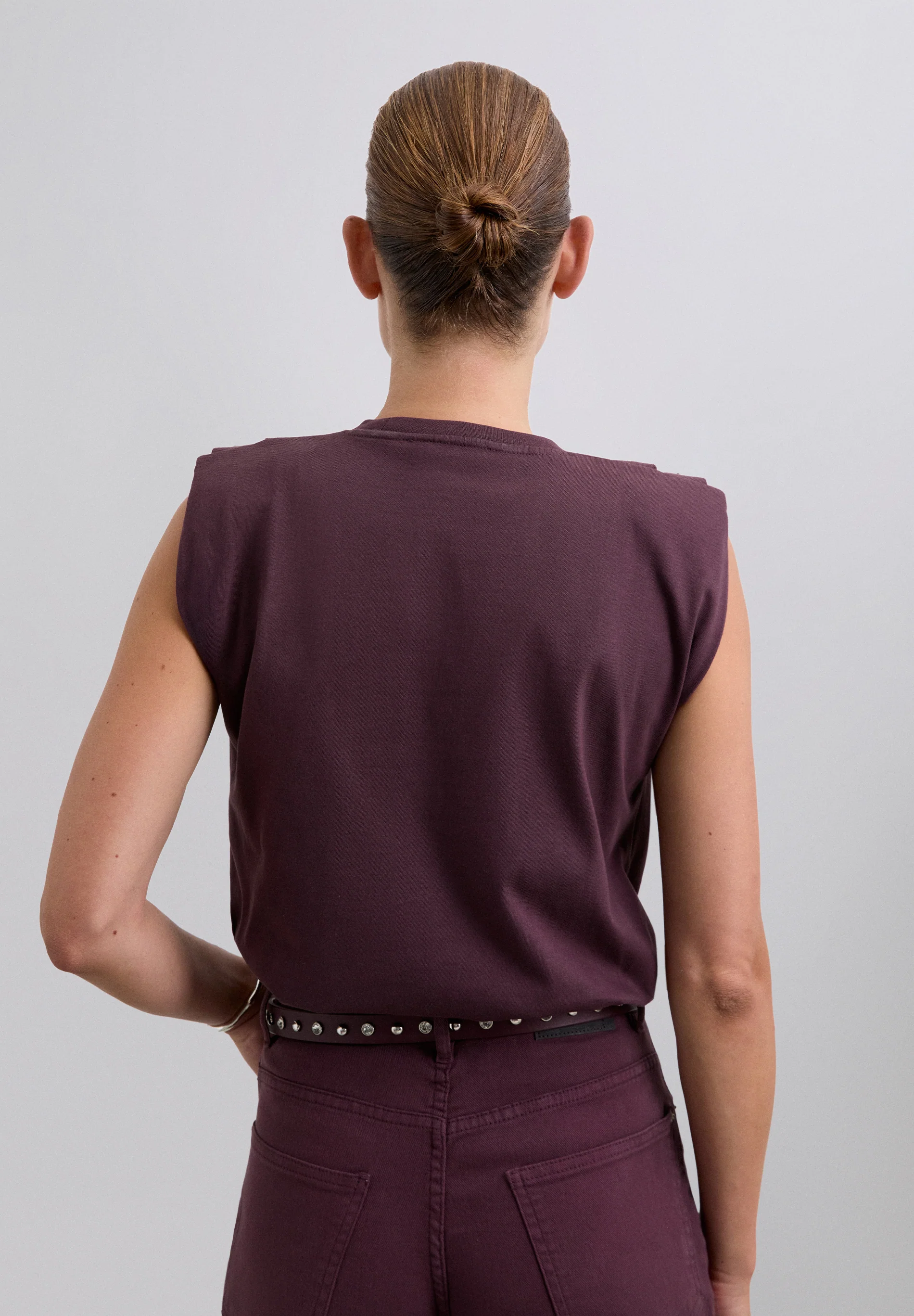 CAMISETA TACHUELAS MANGA SISA