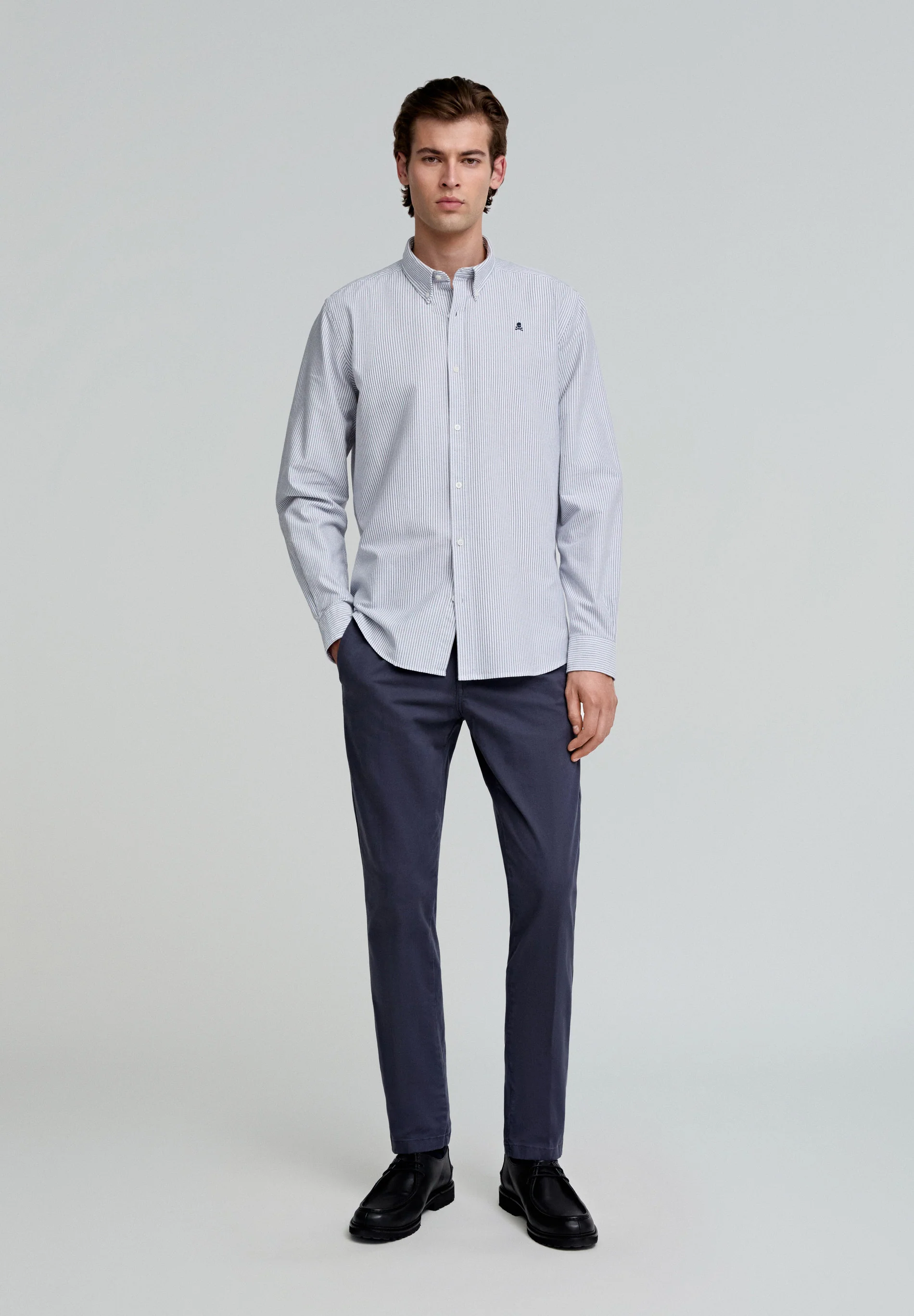 PANTALÓN CHINO PINZAS
