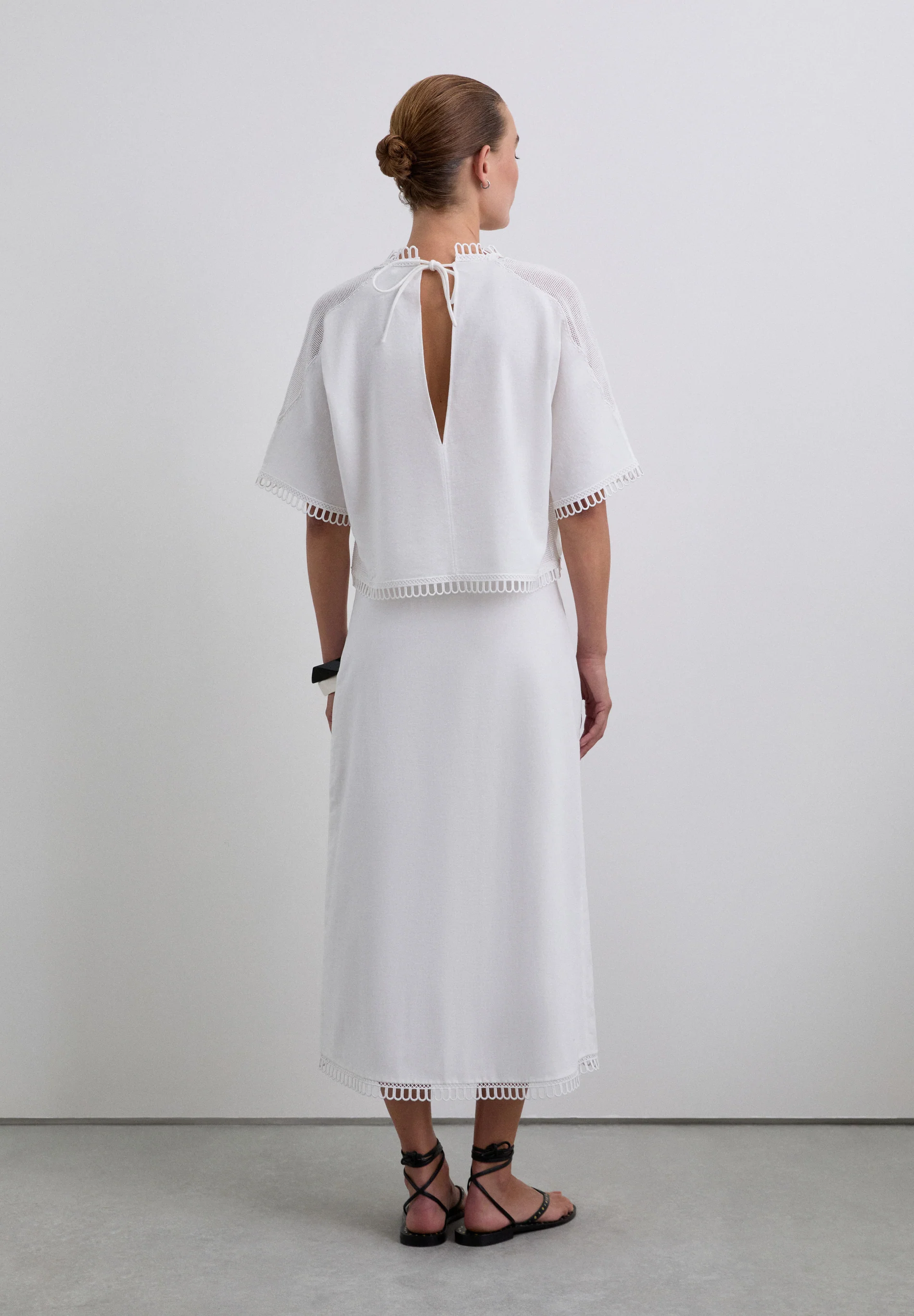 FALDA PAREO DETALLES ENCAJE