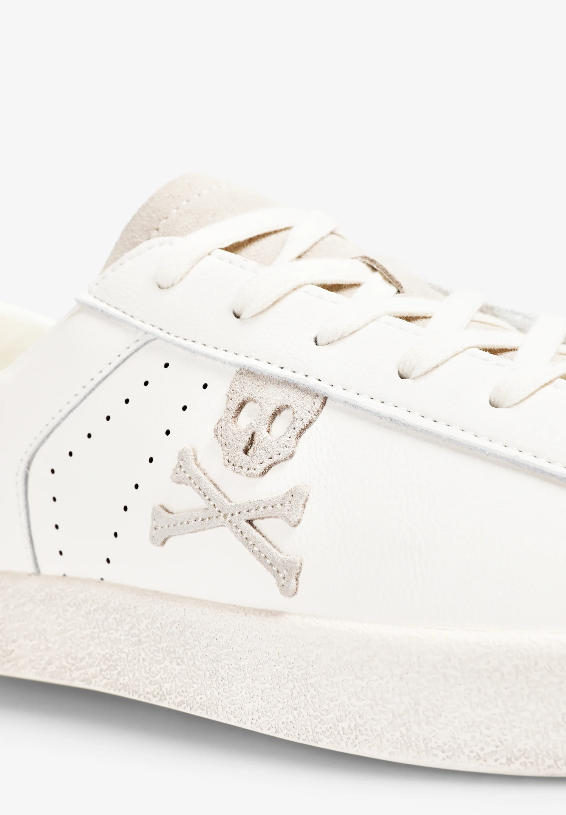 SNEAKERS CALAVERA PIEL