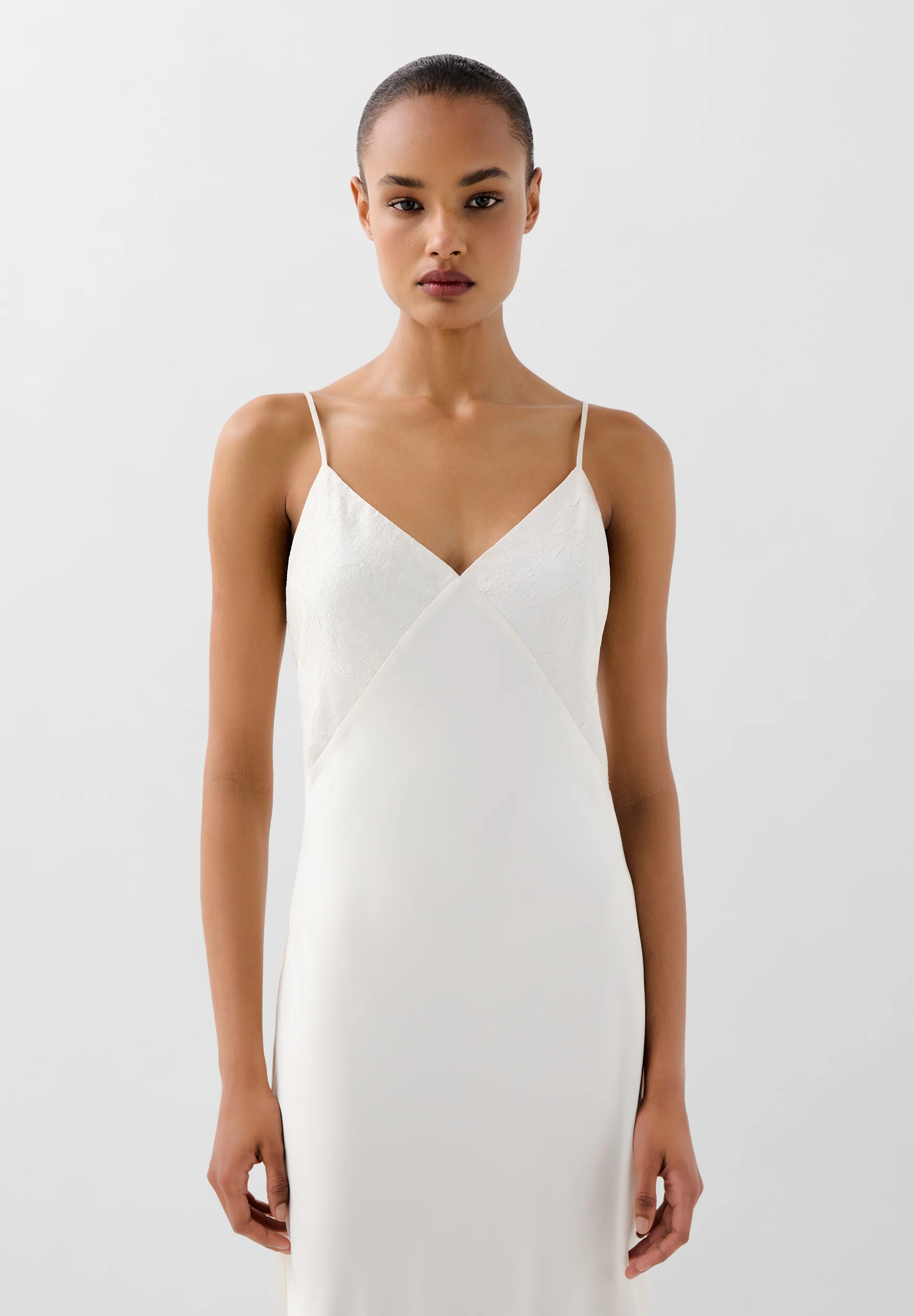 VESTIDO SLIP TEXTURA FLUIDO