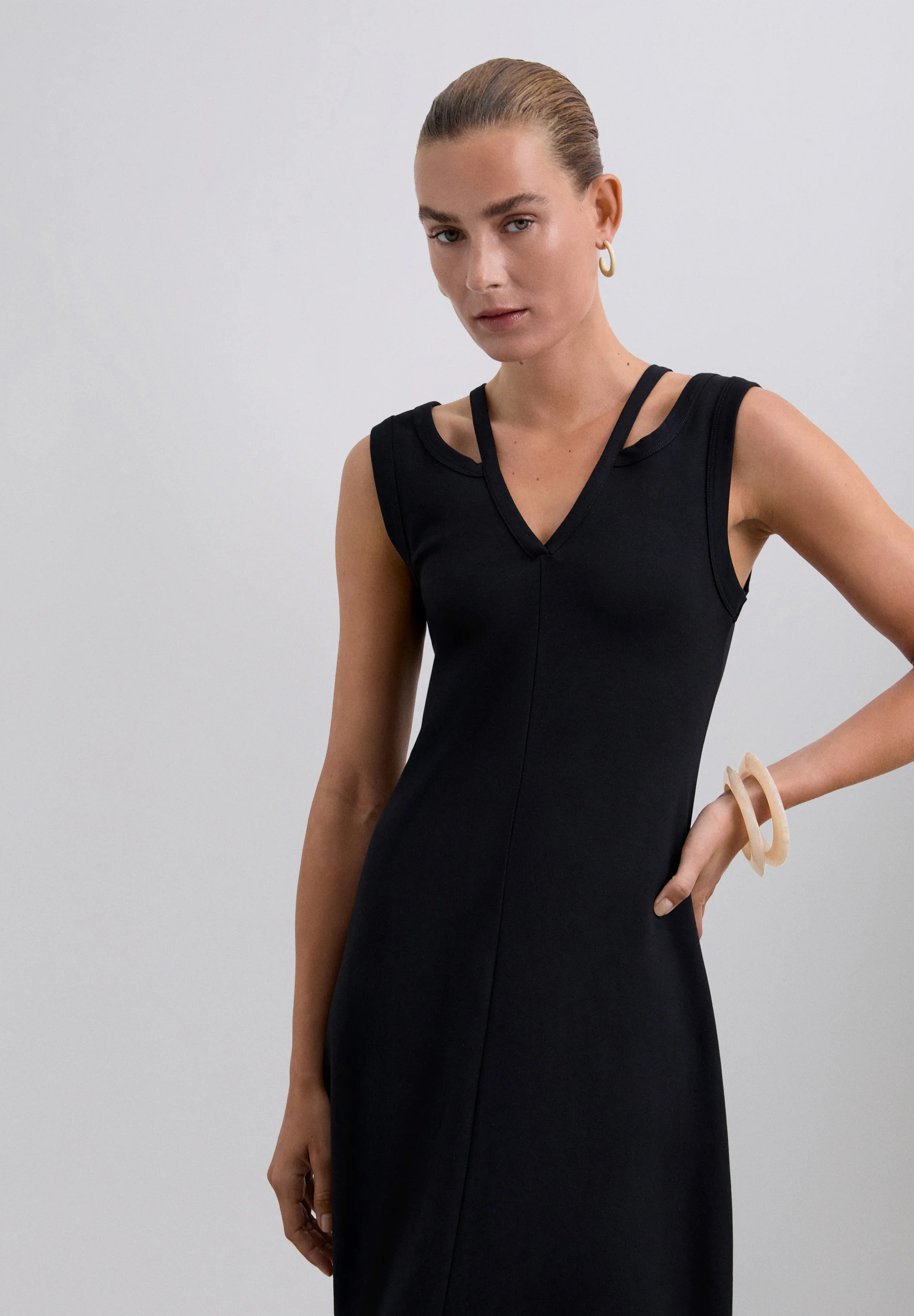 VESTIDO MIDI CUT OUT