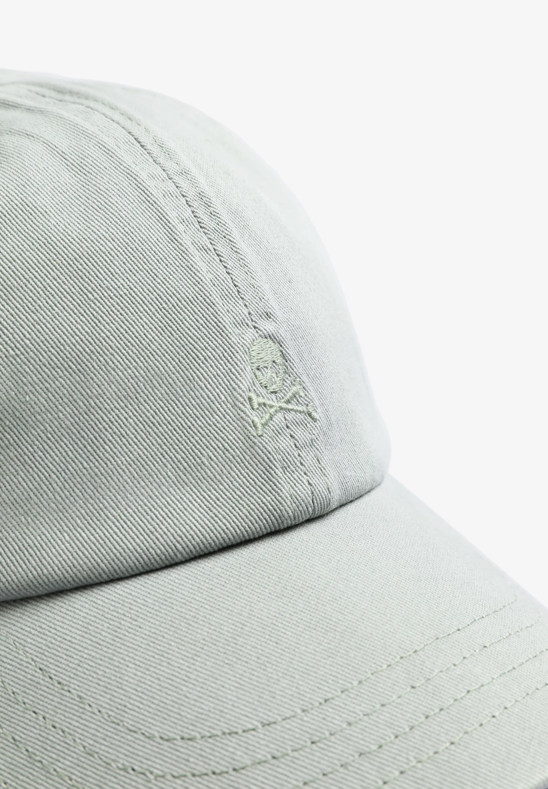 GORRA CALAVERA BORDADA