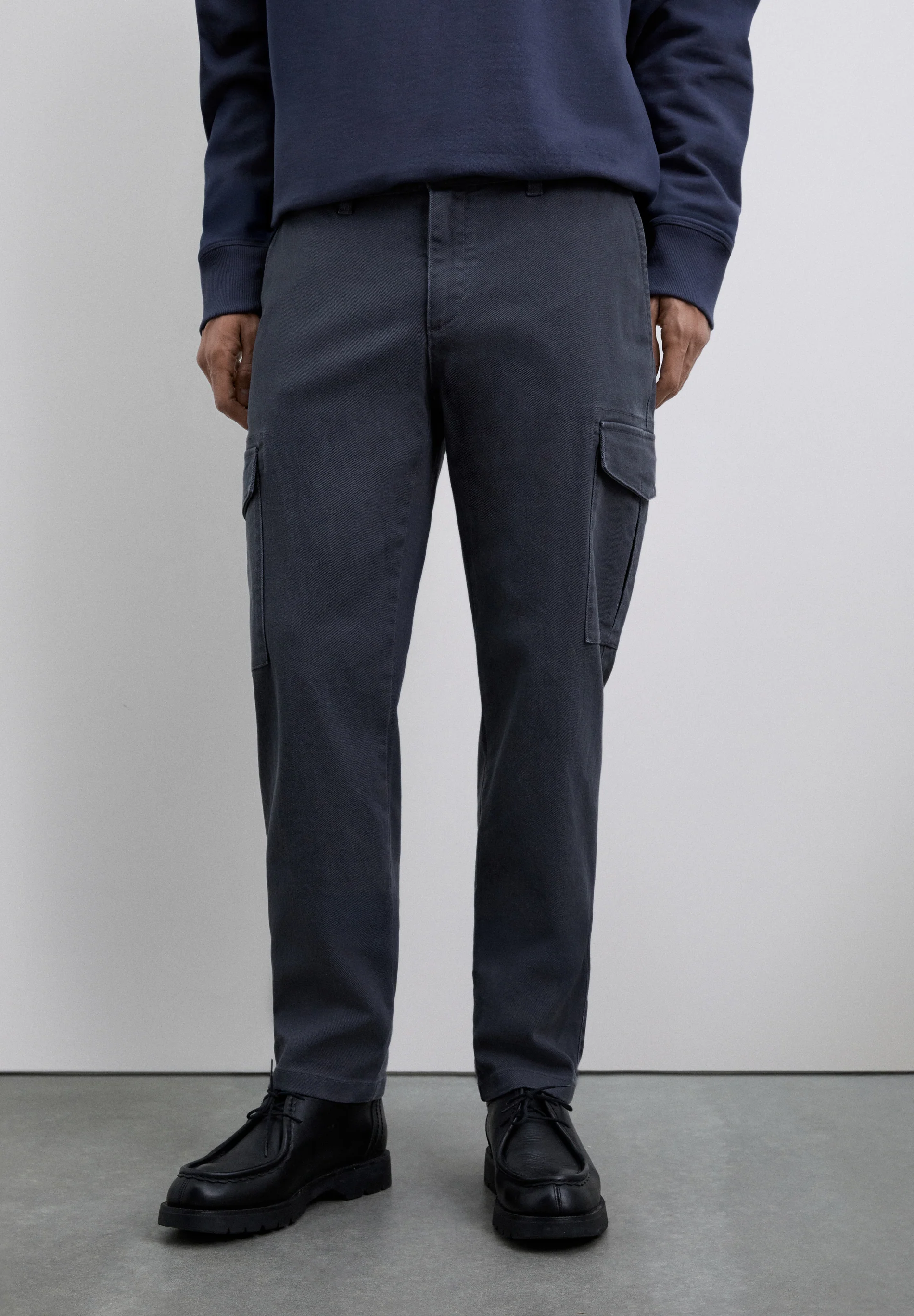 PANTALÓN CARGO CROPPED FIT