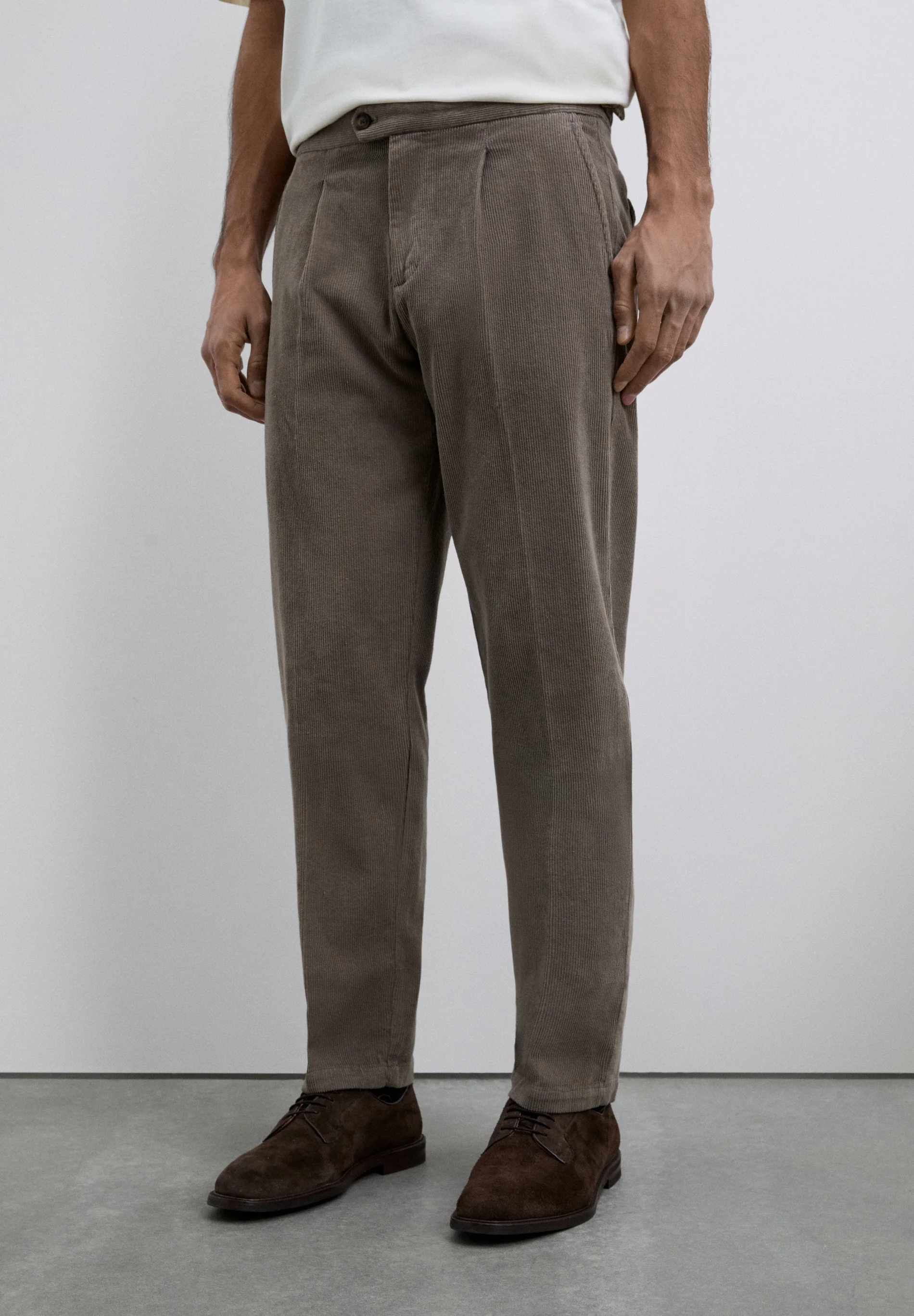 PANTALÓN PANA PINZAS SLIM FIT