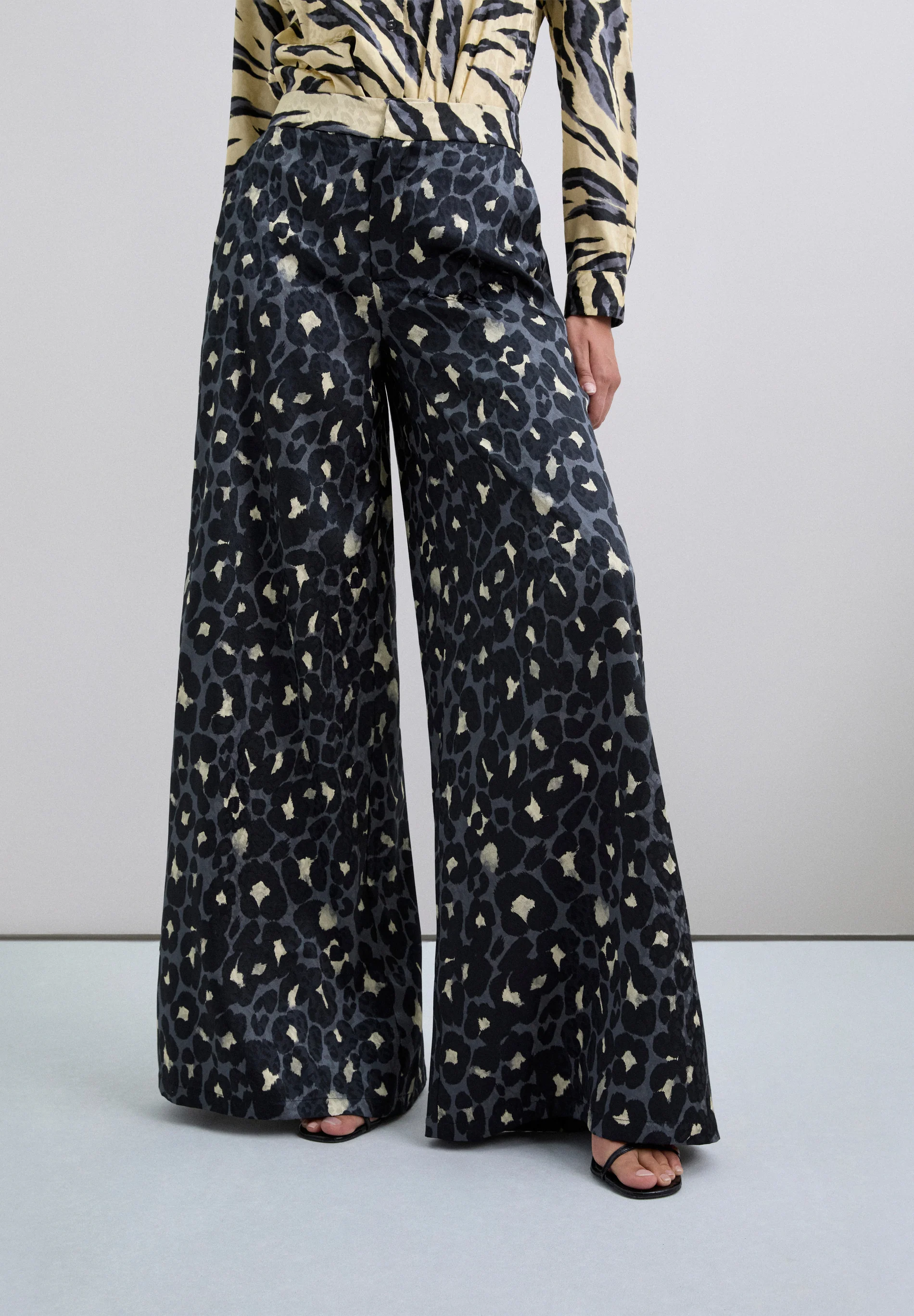 PANTALÓN FLUIDO ANIMAL PRINT