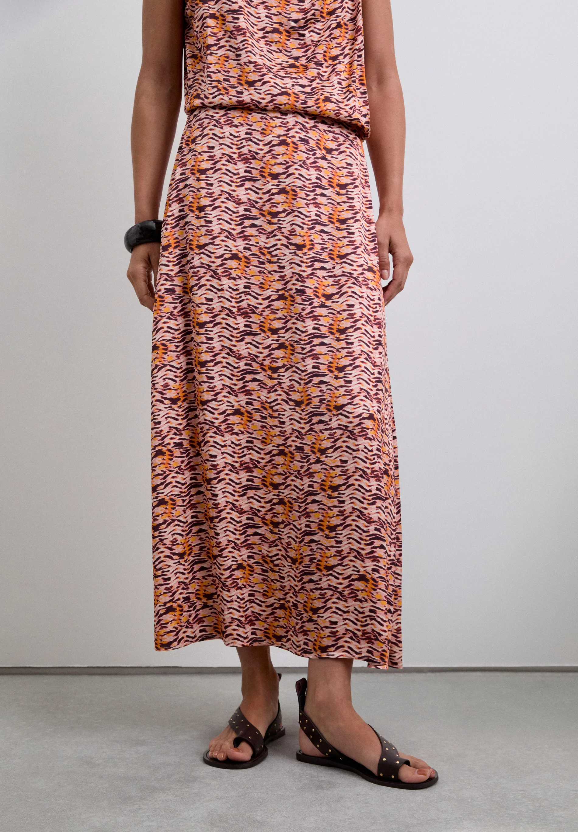 FALDA MIDI FLUIDA ESTAMPADA