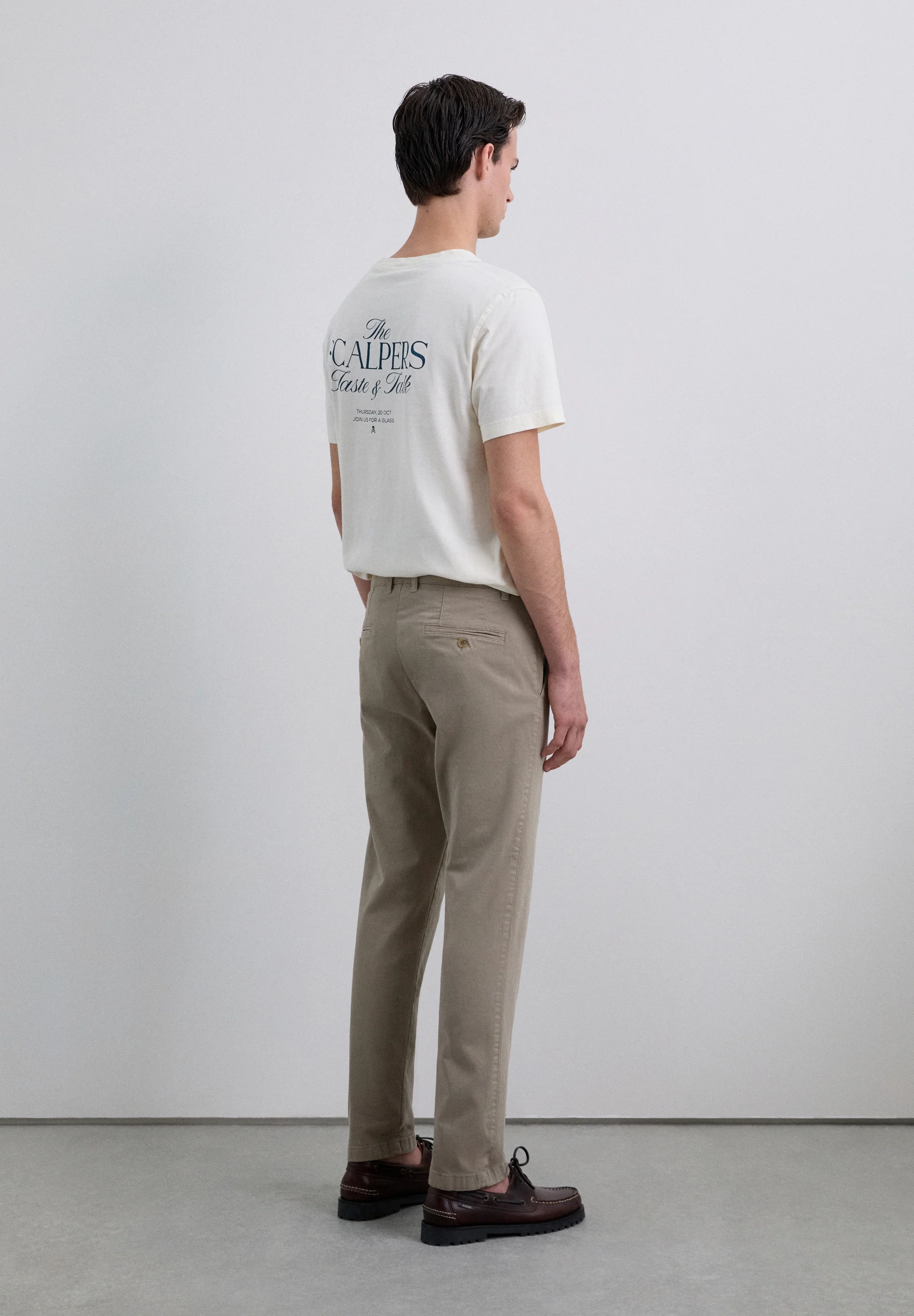 PANTALÓN CHINO PINZAS