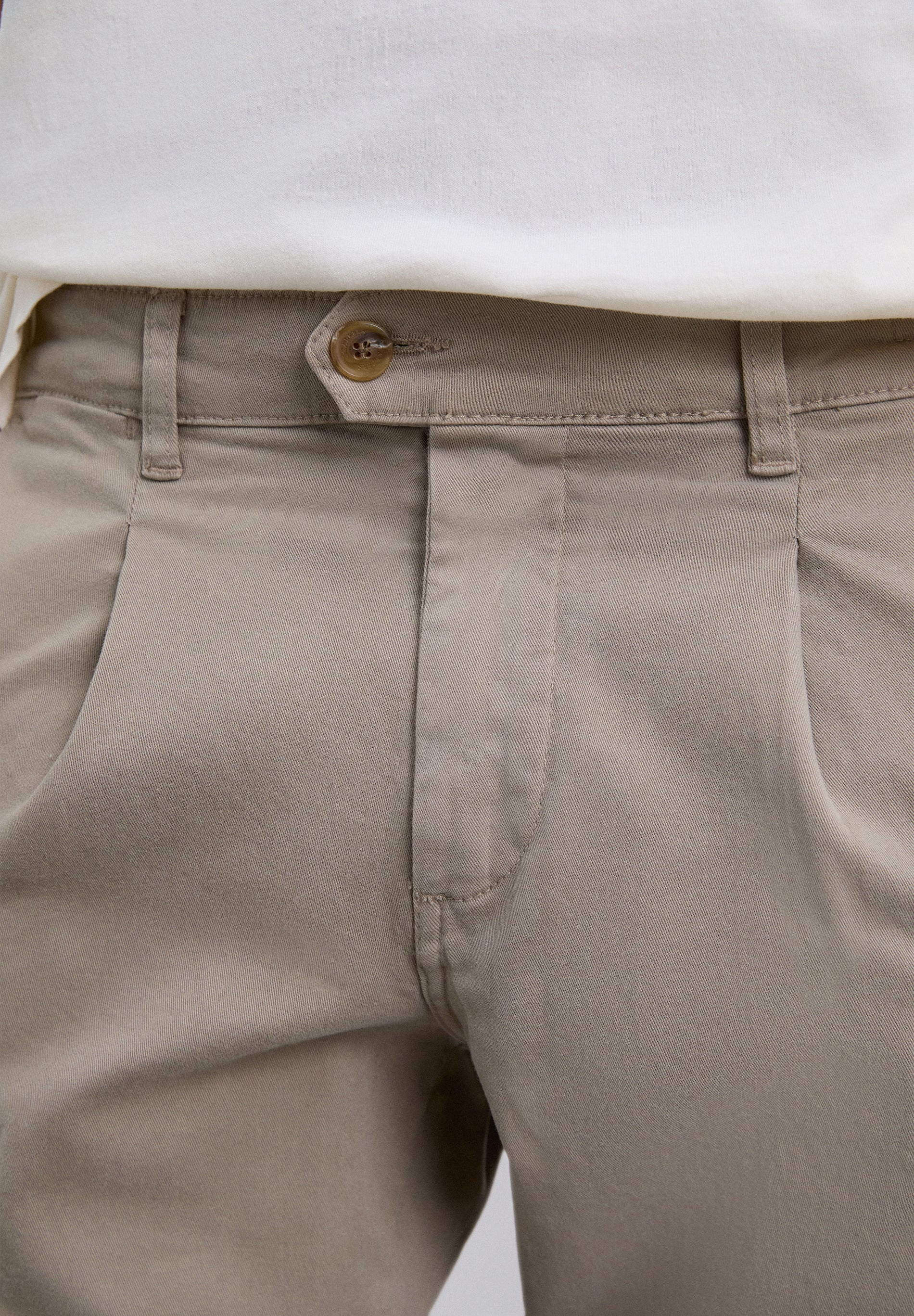 PANTALÓN CHINO PINZAS