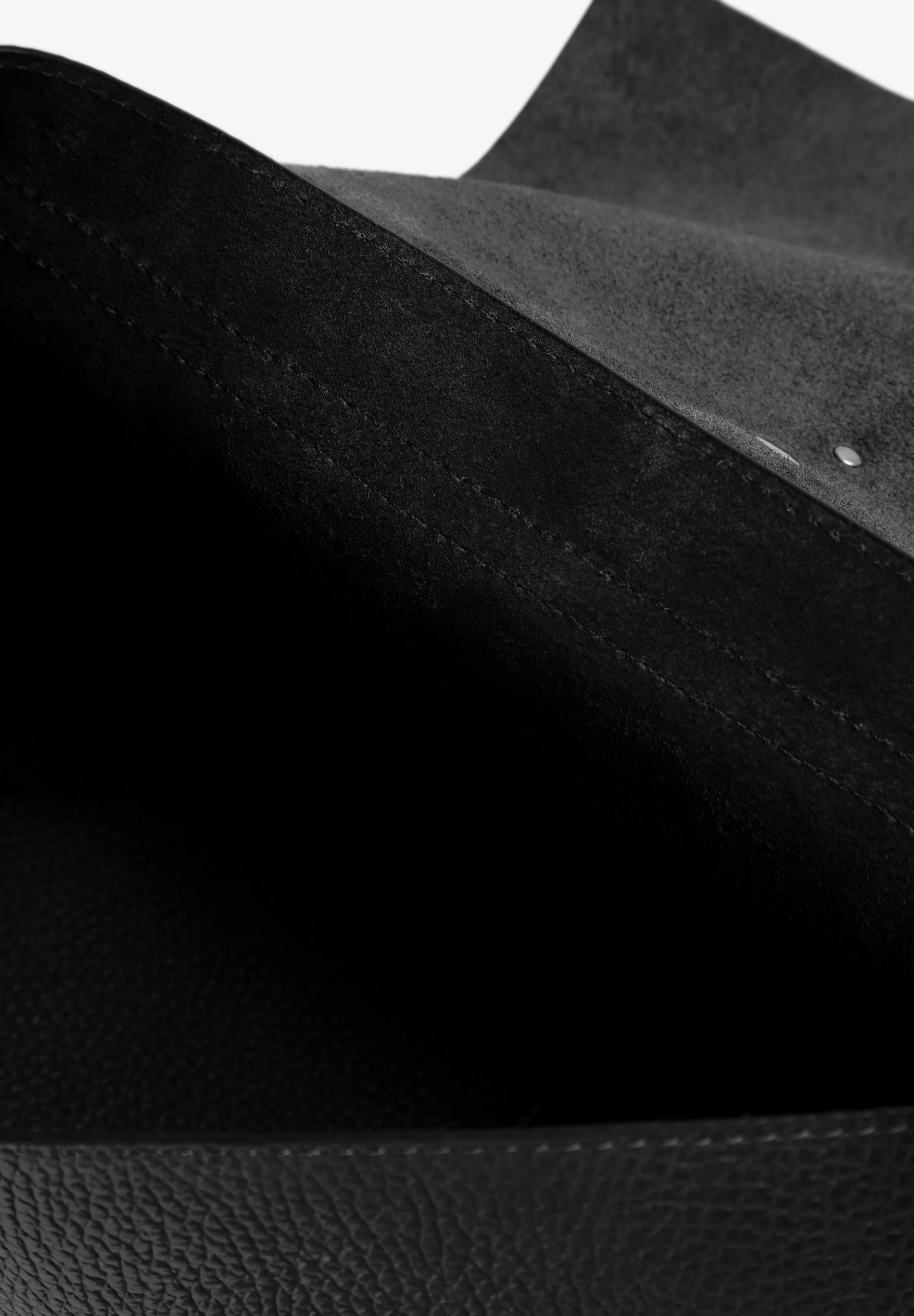 BOLSO PIEL DETALLES STUDS