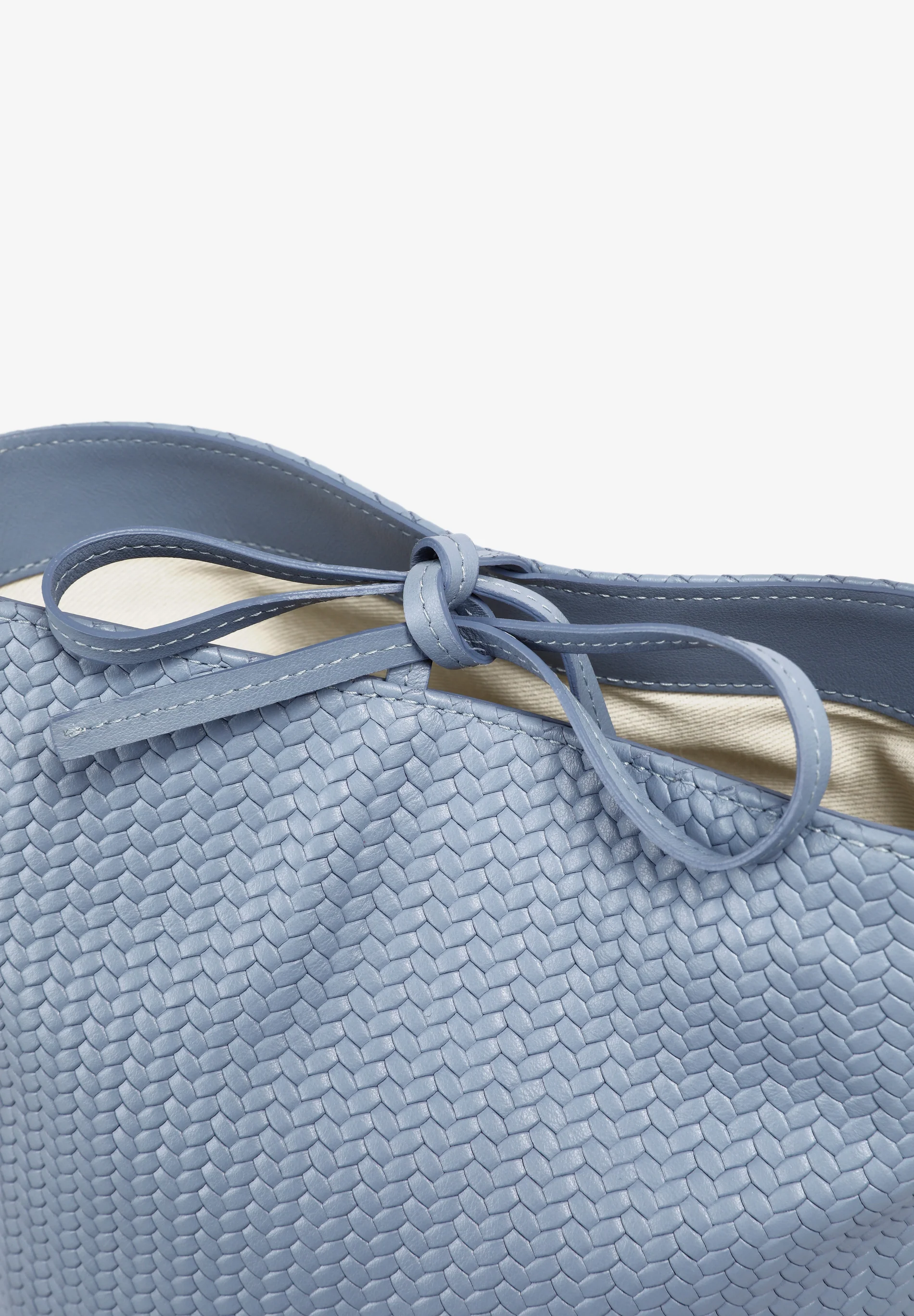 BOLSO CUBO 100% PIEL TRENZADO