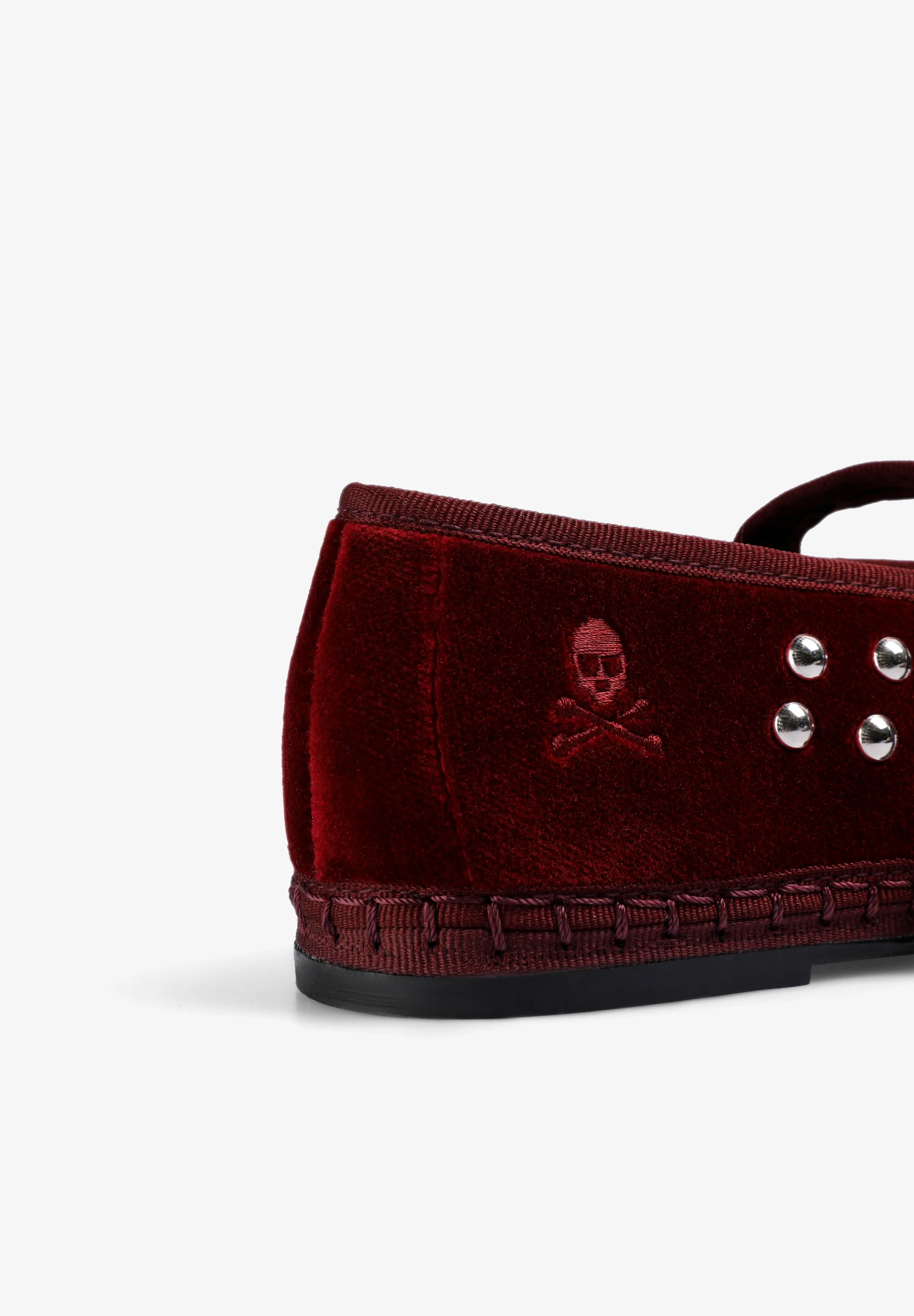 SLIPPERS TACHUELAS CALAVERA