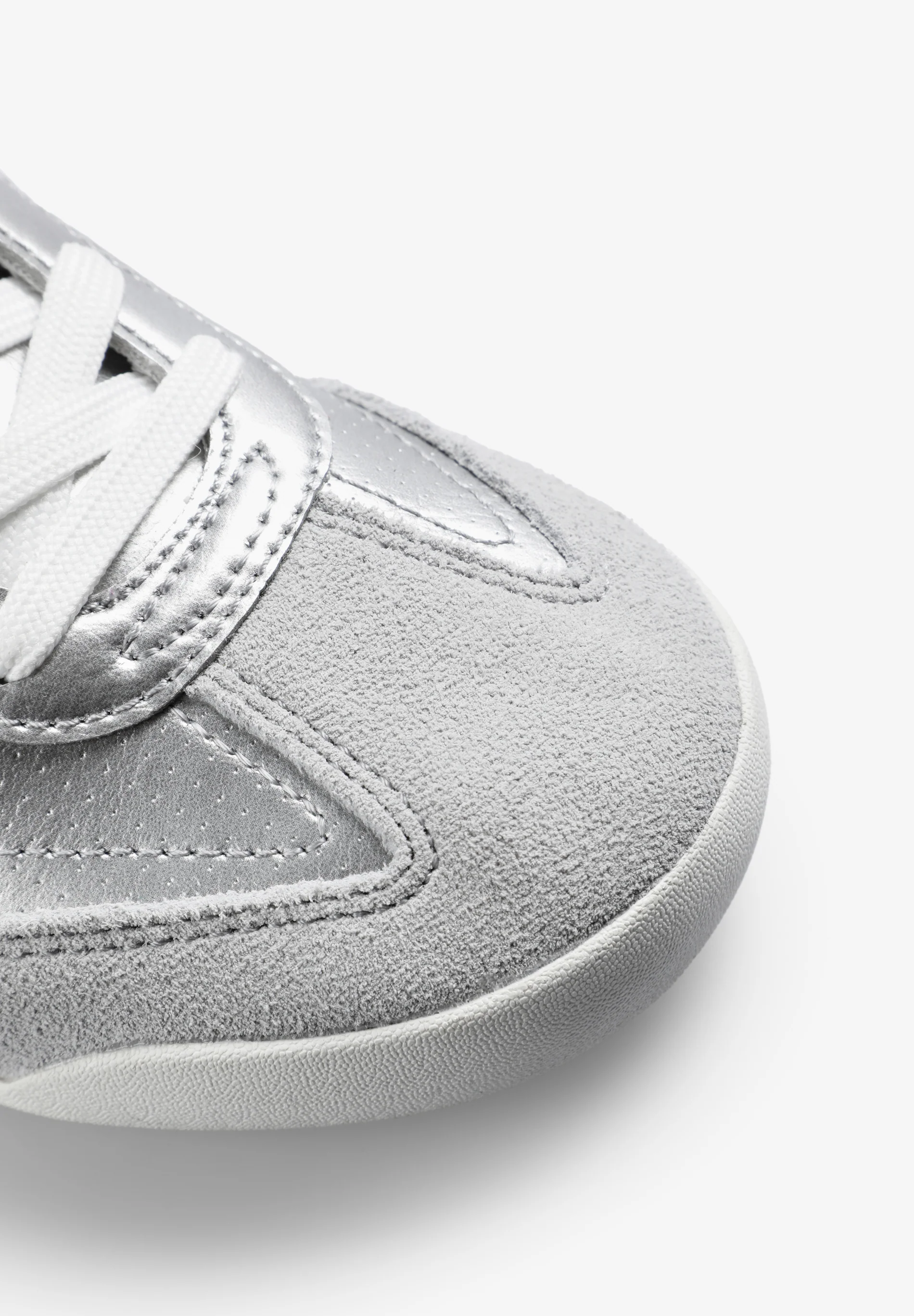 SNEAKERS BAJAS METALIZADAS