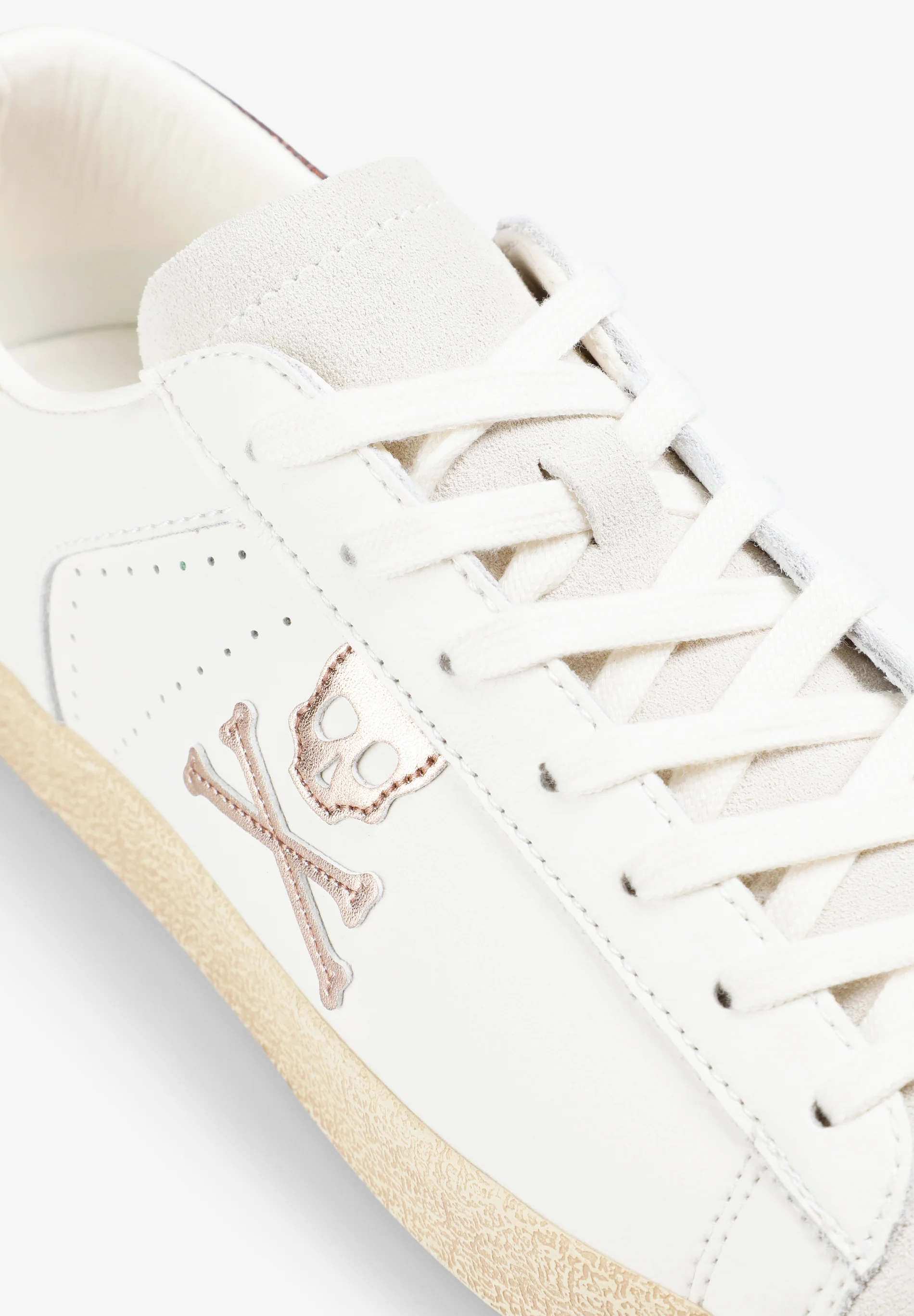 SNEAKERS PIEL CALAVERA