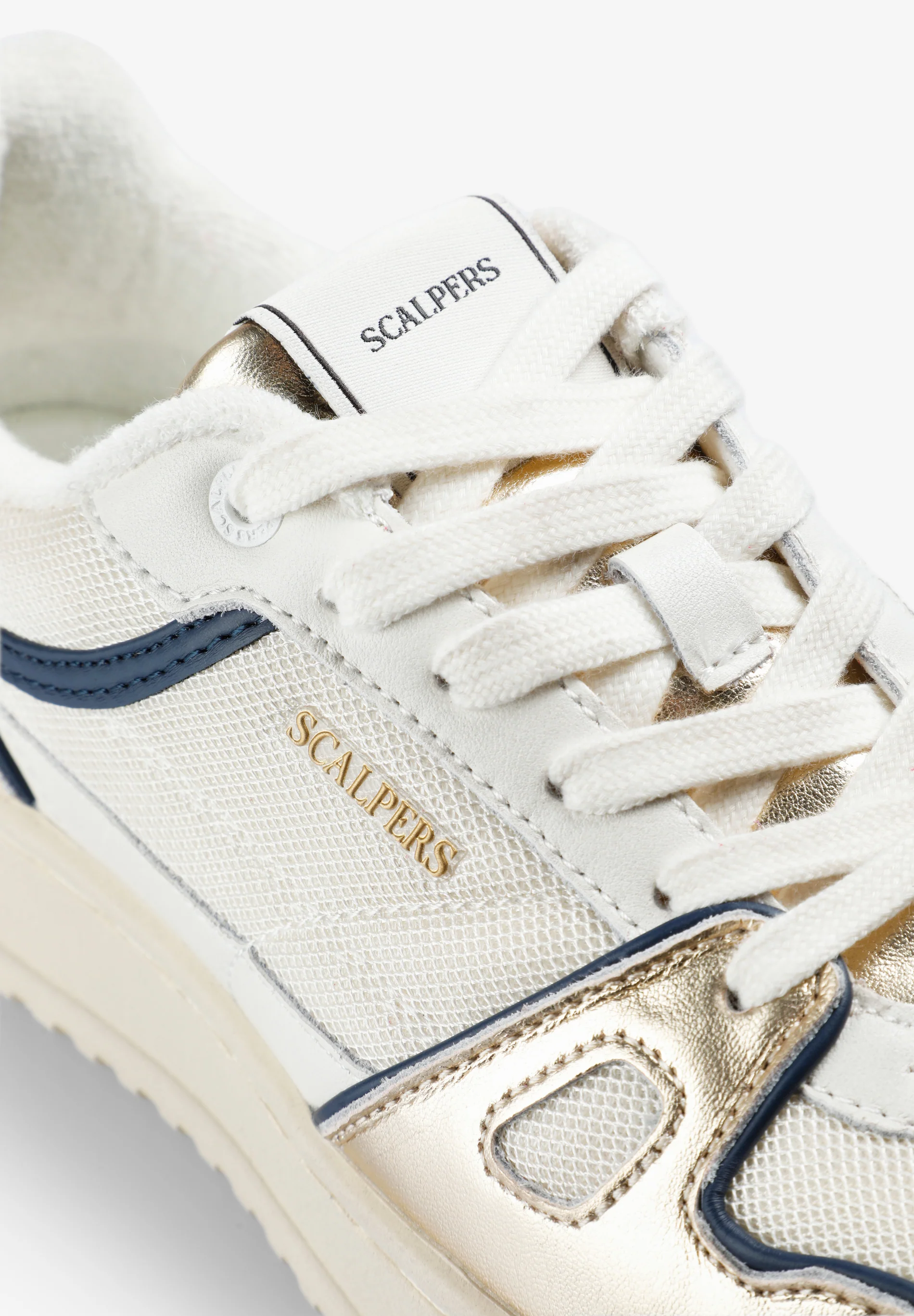 SNEAKERS CALAVERA CONTRASTE