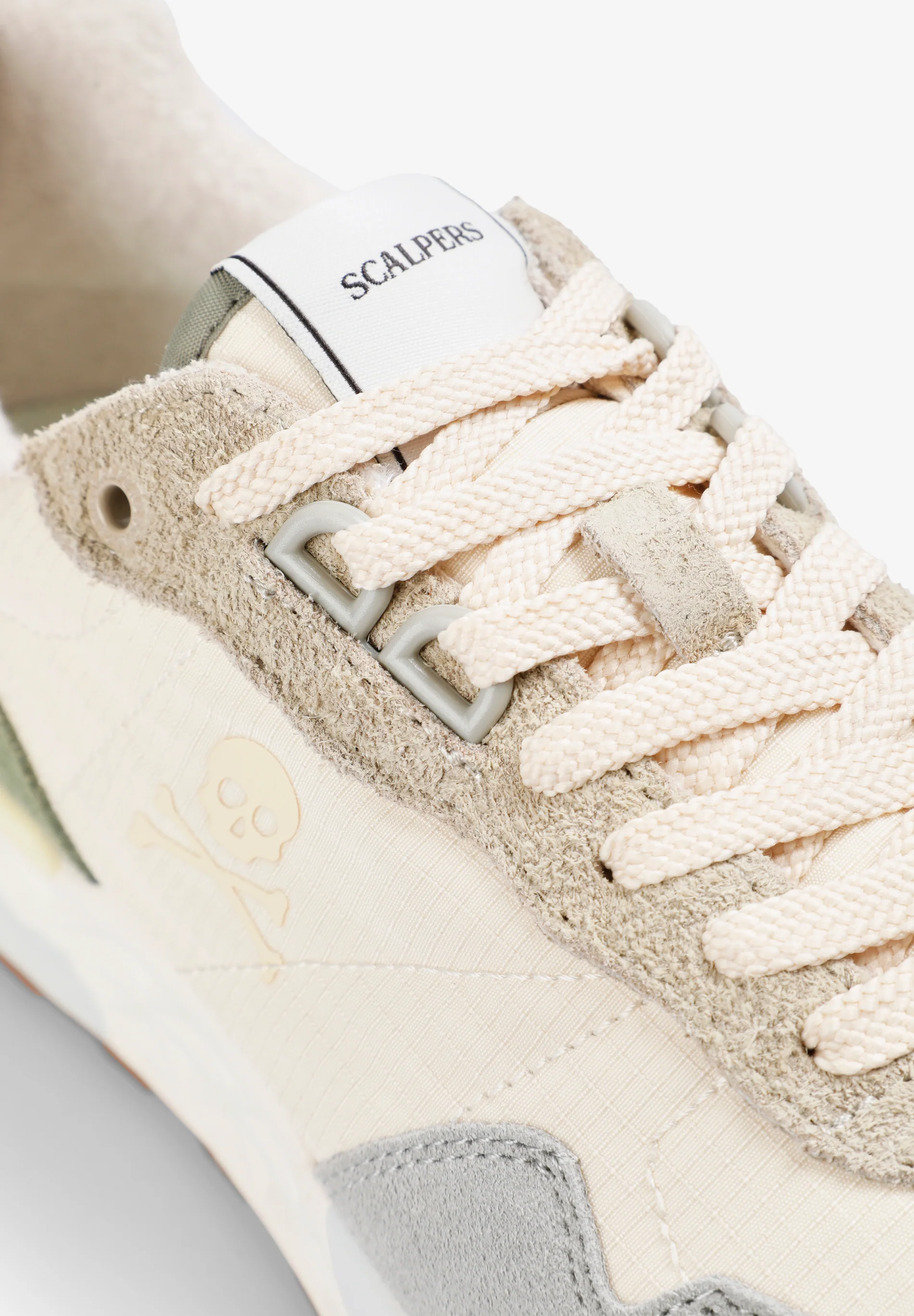 SNEAKERS ANTE CALAVERA