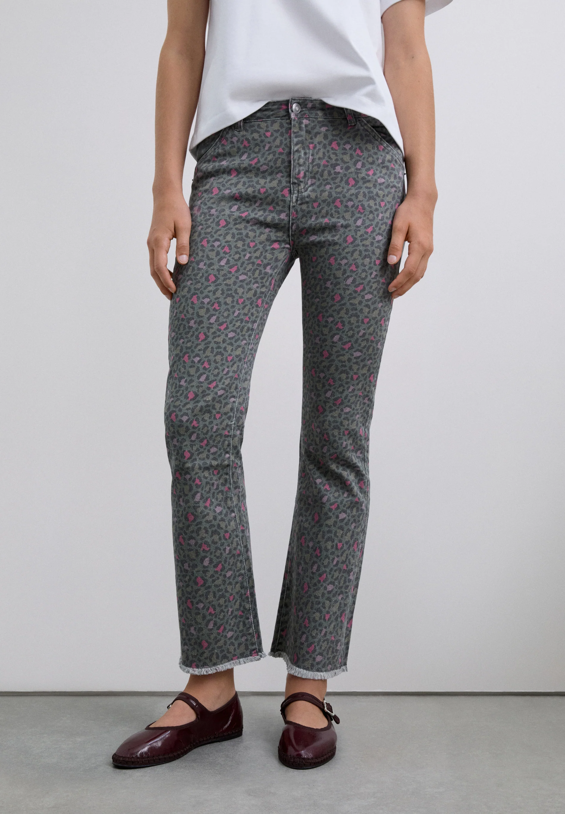 PANTALÓN FLARE ESTAMPADO