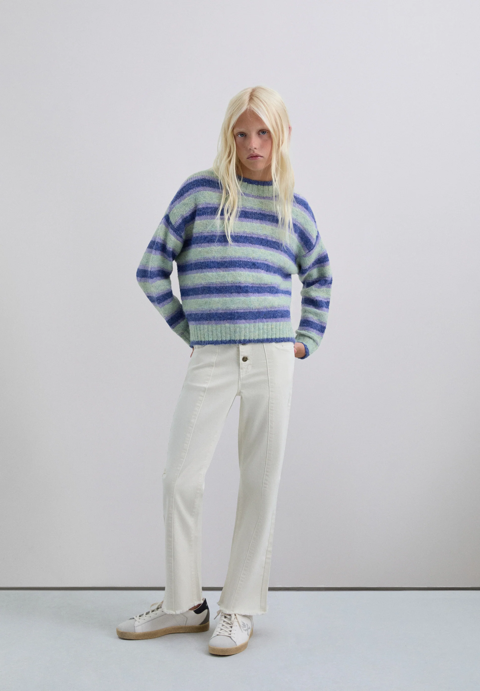 PANTALÓN DENIM CORTE FLARE