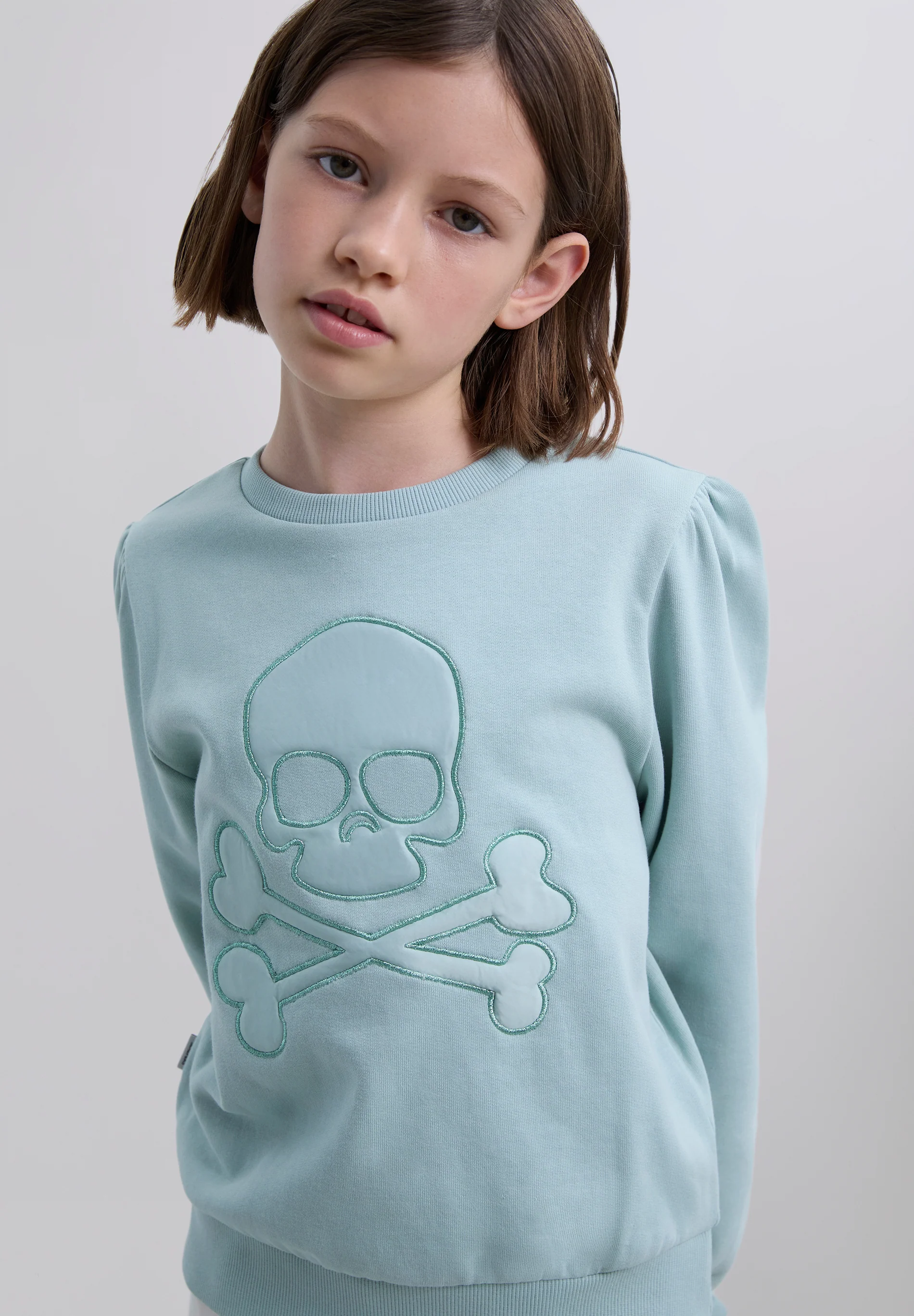 SUDADERA CALAVERA BORDADA