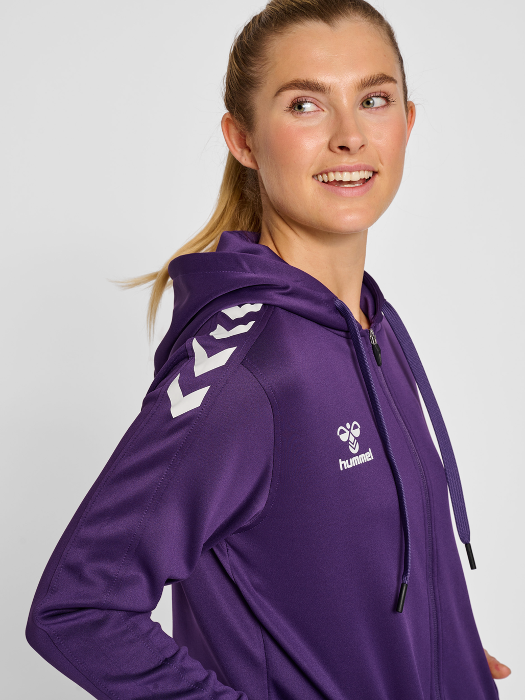 hmlCORE XK POLY ZIP HOOD SWEAT WOMA