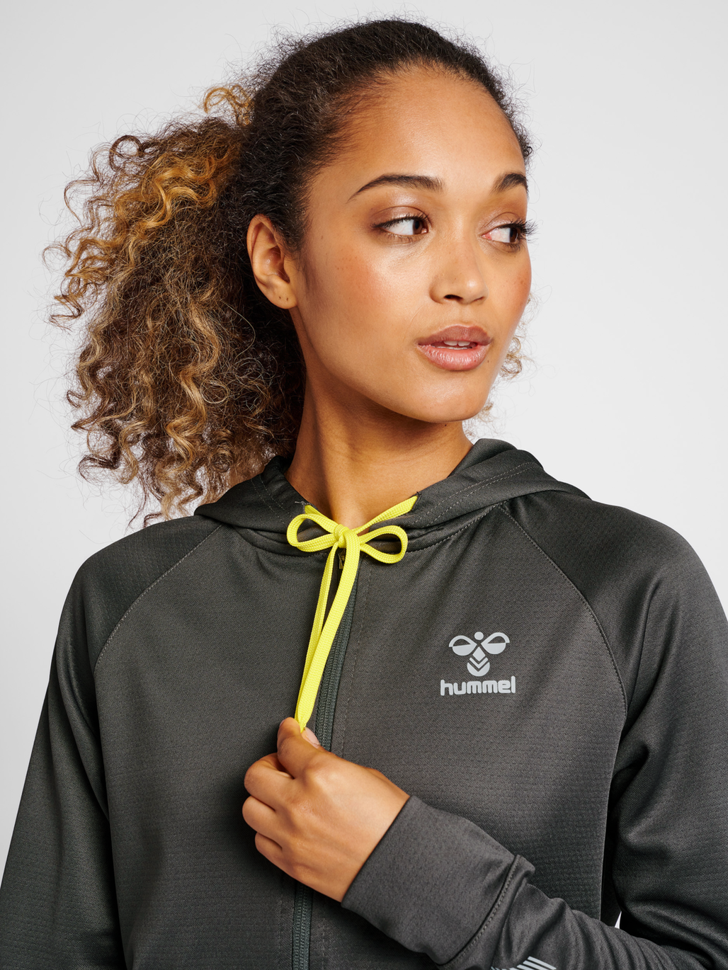 hmlGG12 ACTION ZIP HOODIE WOMAN