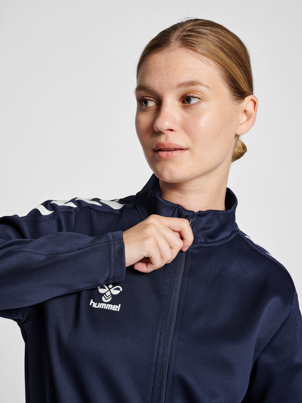 hmlCORE XK POLY ZIP SWEAT WOMAN
