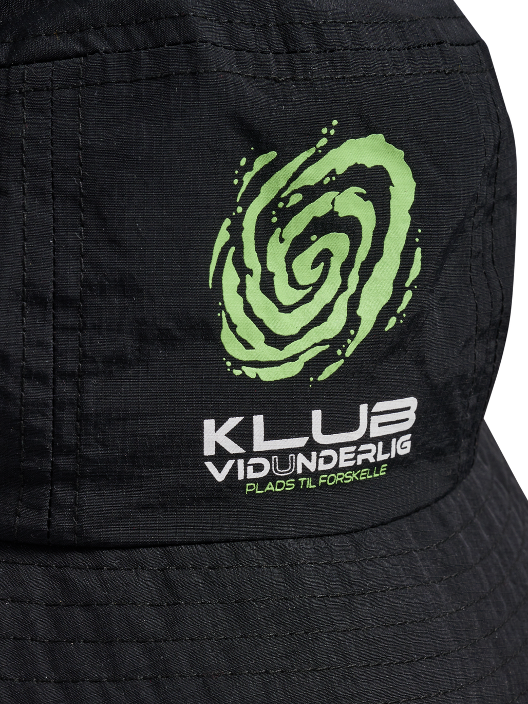 hmlPLADSTILFORSKELLE BUCKET HAT