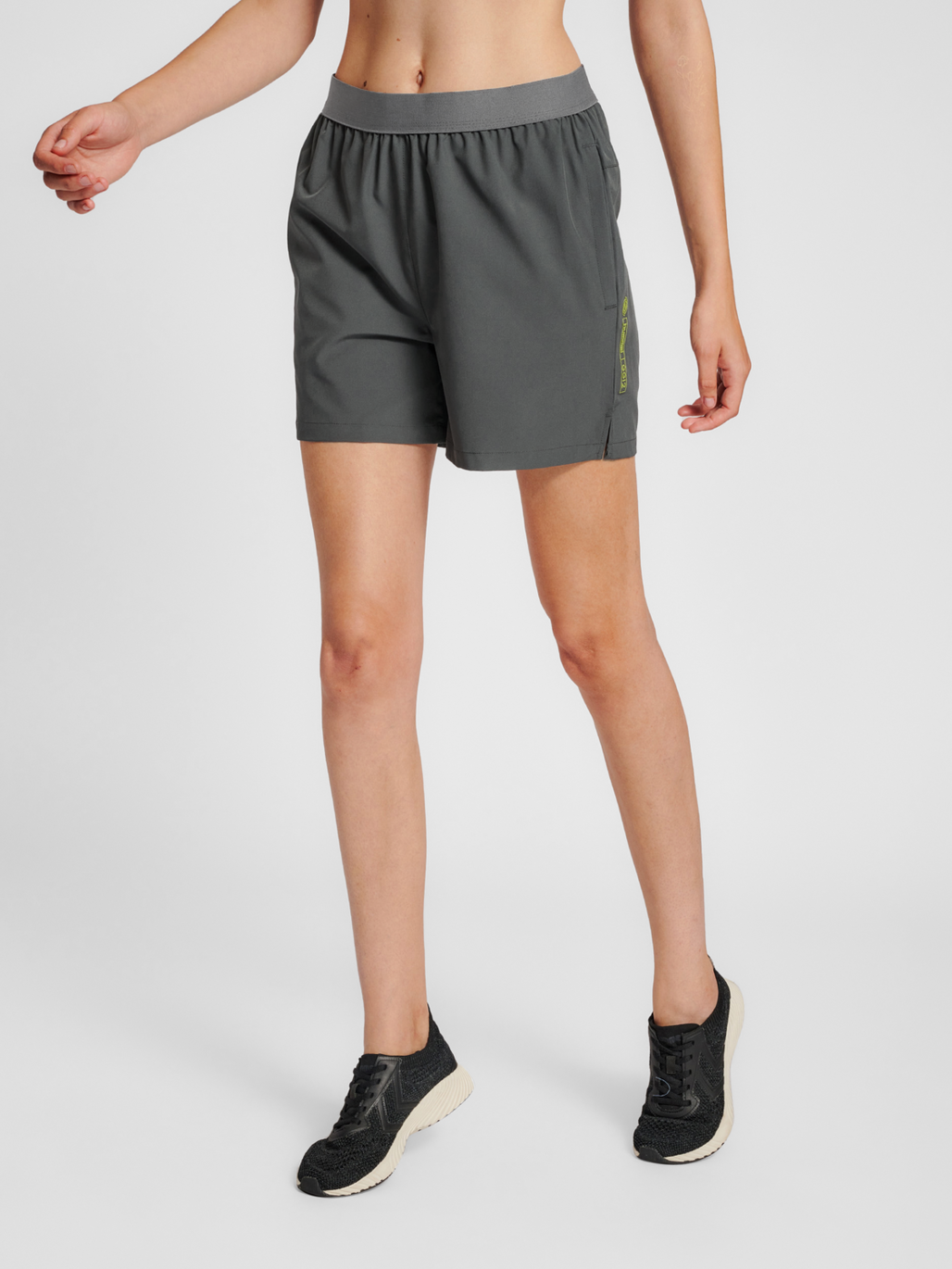 hmlGG12 TRAINING SHORTS WOMAN