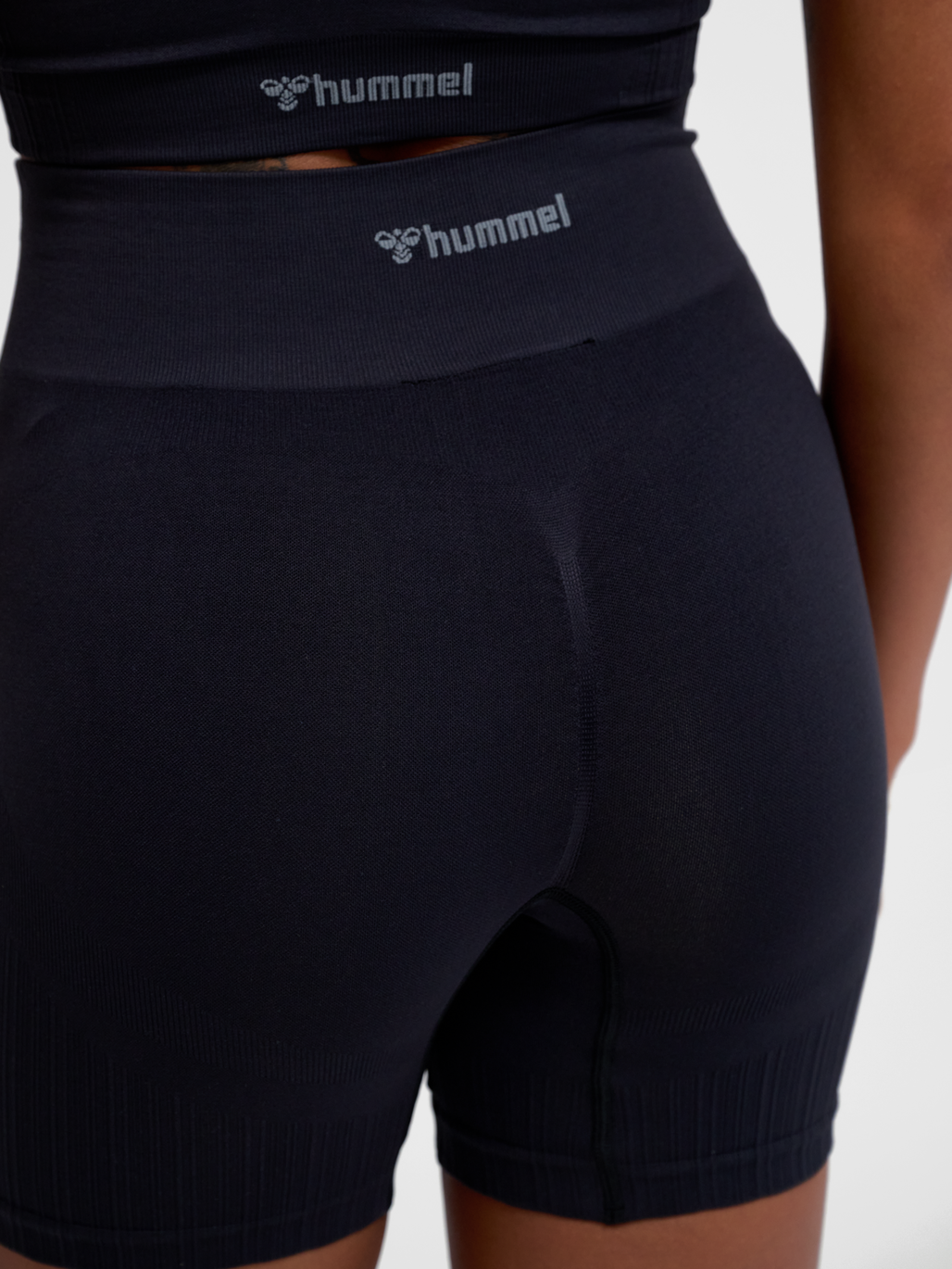 hmlMT DEFINE SEAML SCRUNCH SHORTS