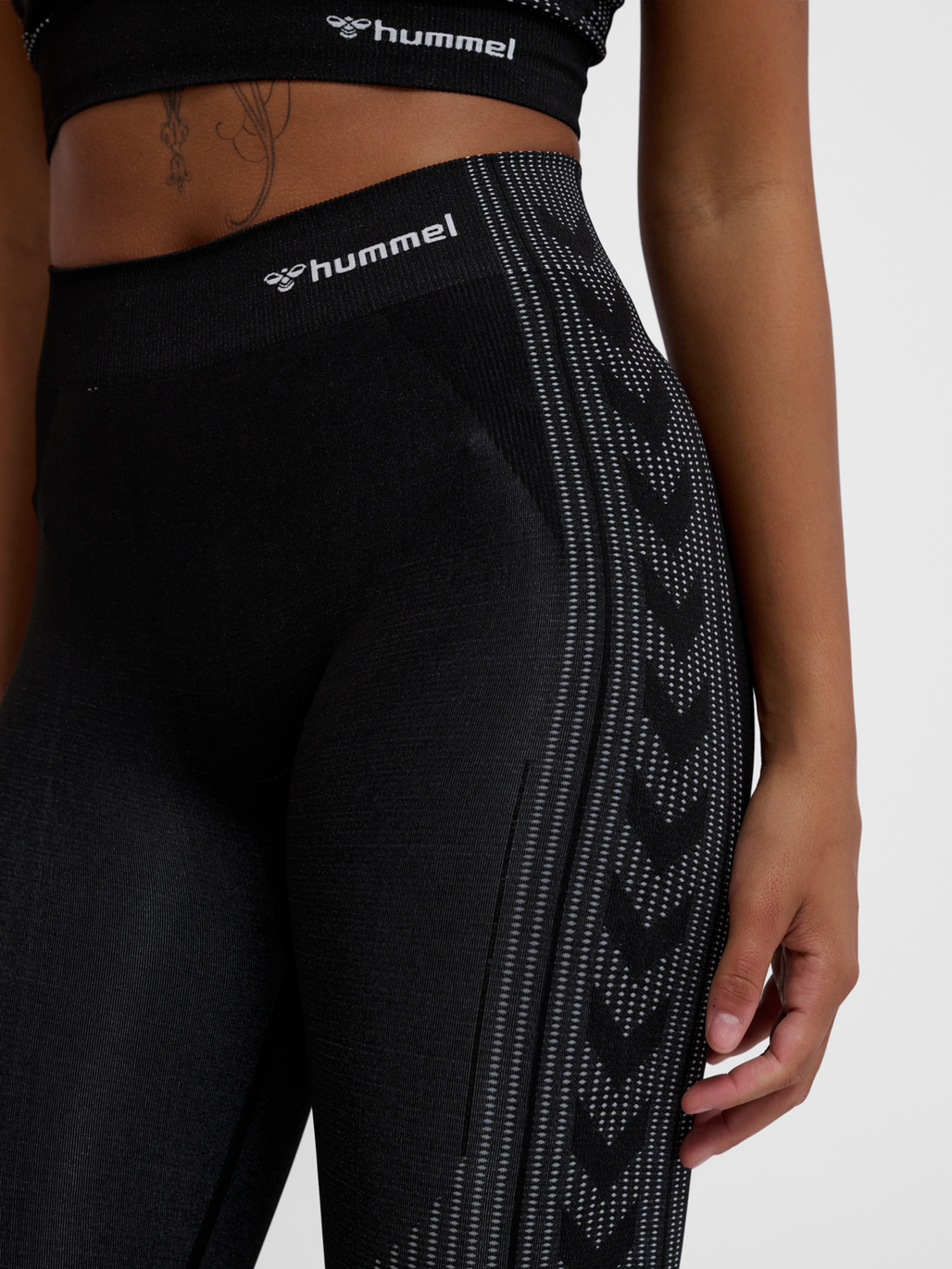 hmlMT SHAPING SEAMLESS MW TIGHTS