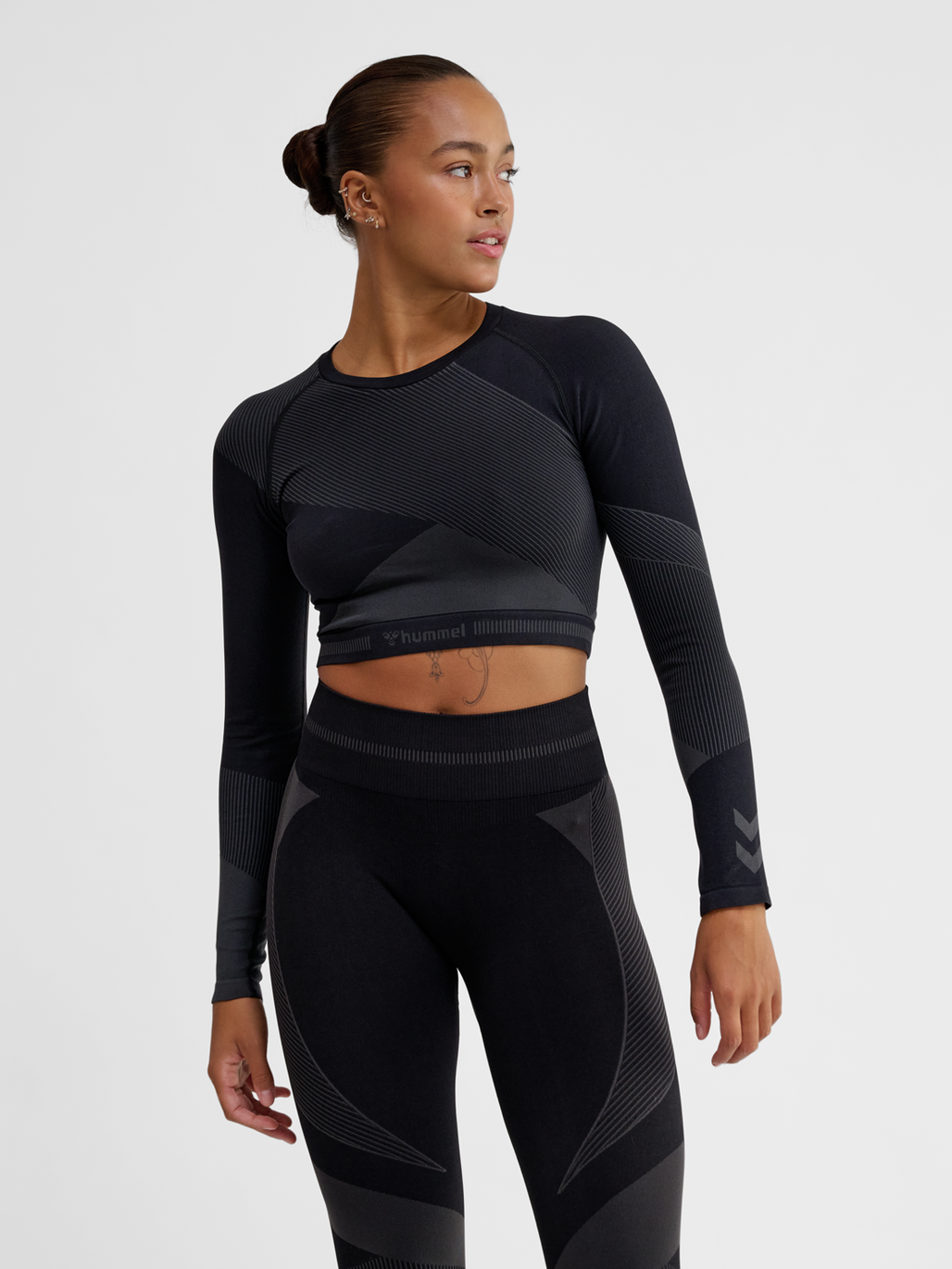 hmlUNITY SEAMLESS CROP T-SHIRT L/S