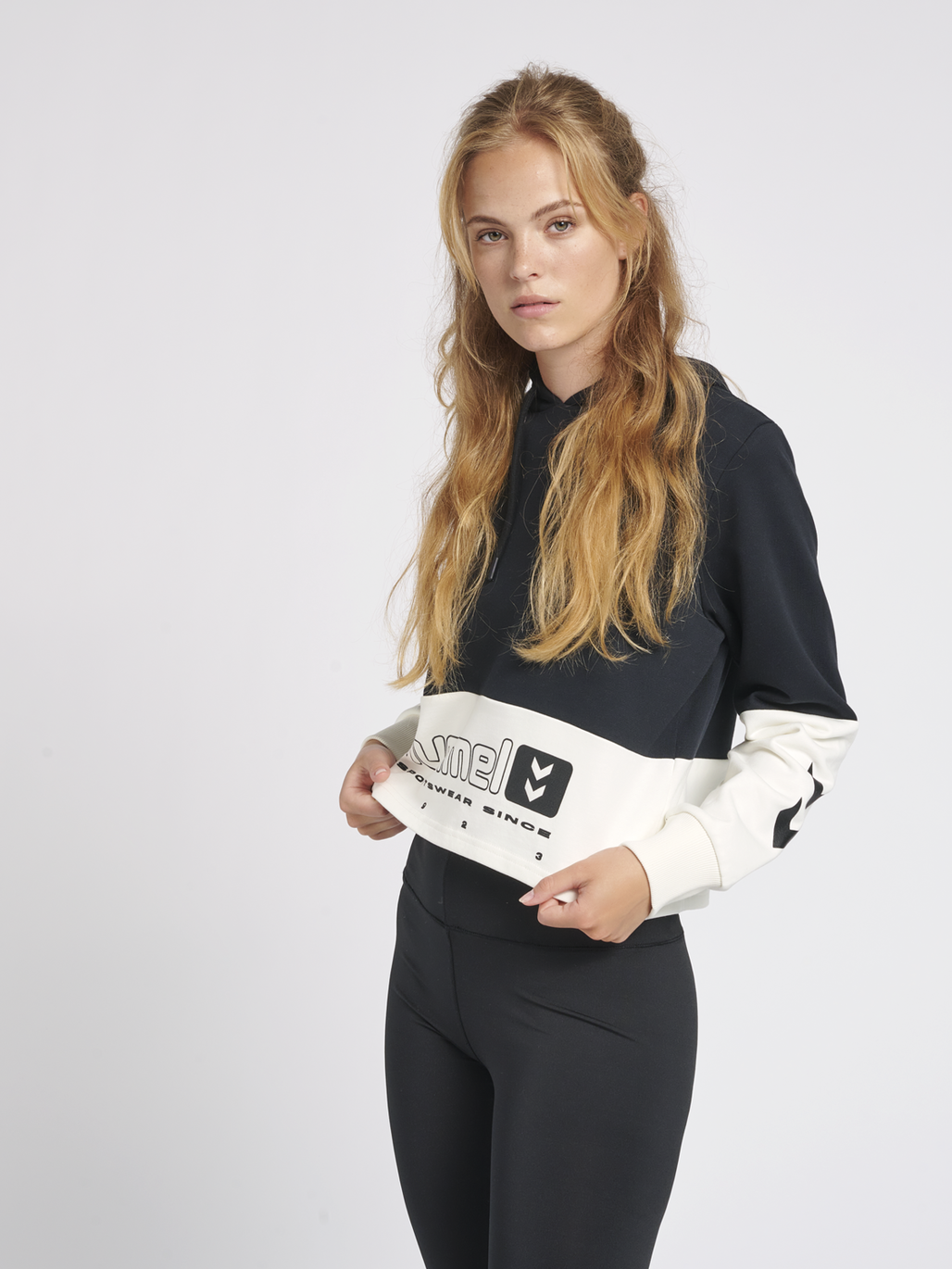 hmlLGC MAE CROPPED HOODIE