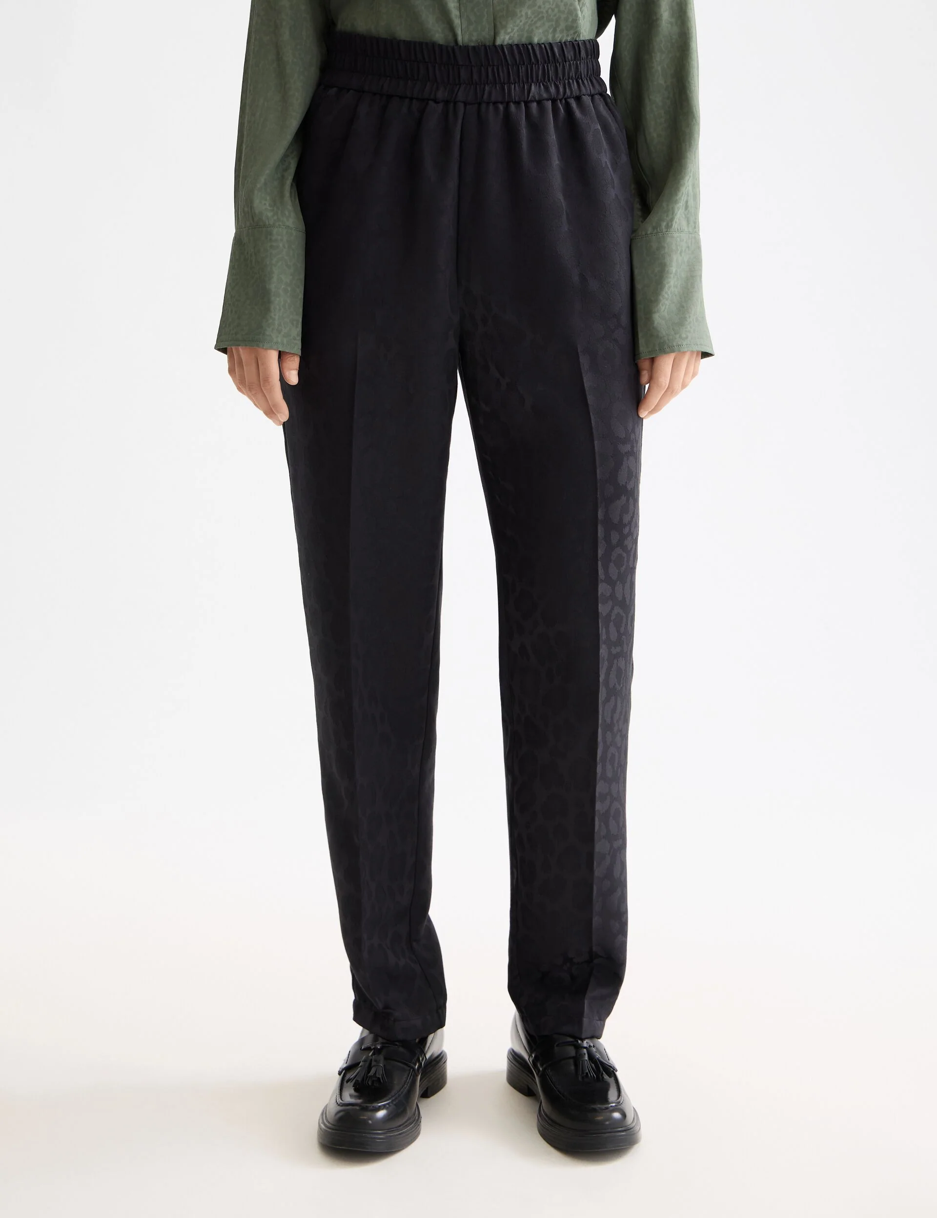 Maia - mid rise tapered leg jacquard pant