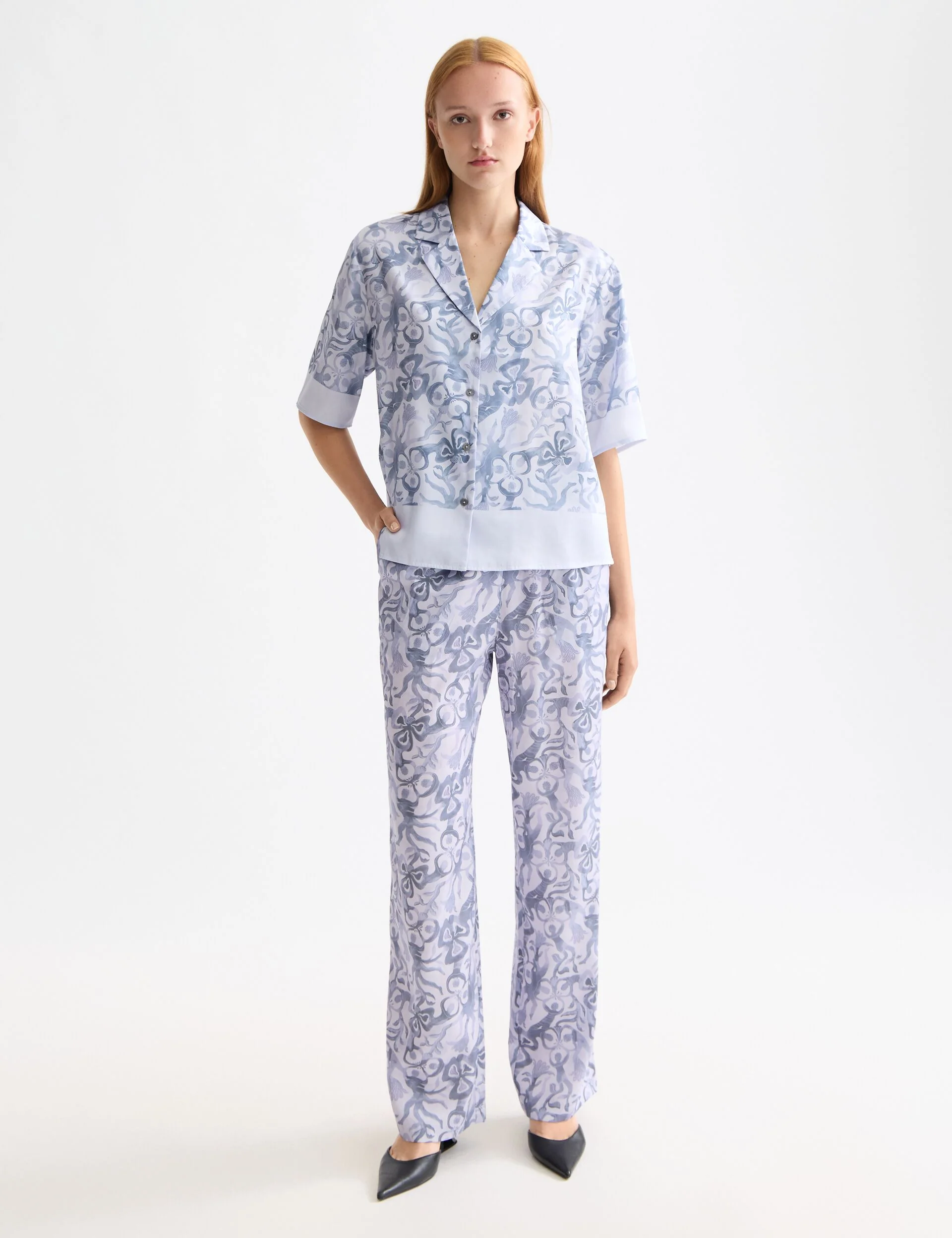 Gia - Mid rise wide leg elasticated trousers in block print