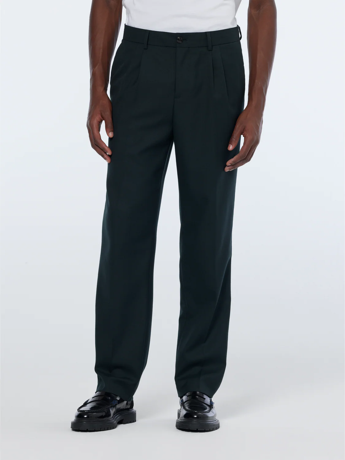 Relaxed Straight Fit Pleated Tailored Chino
