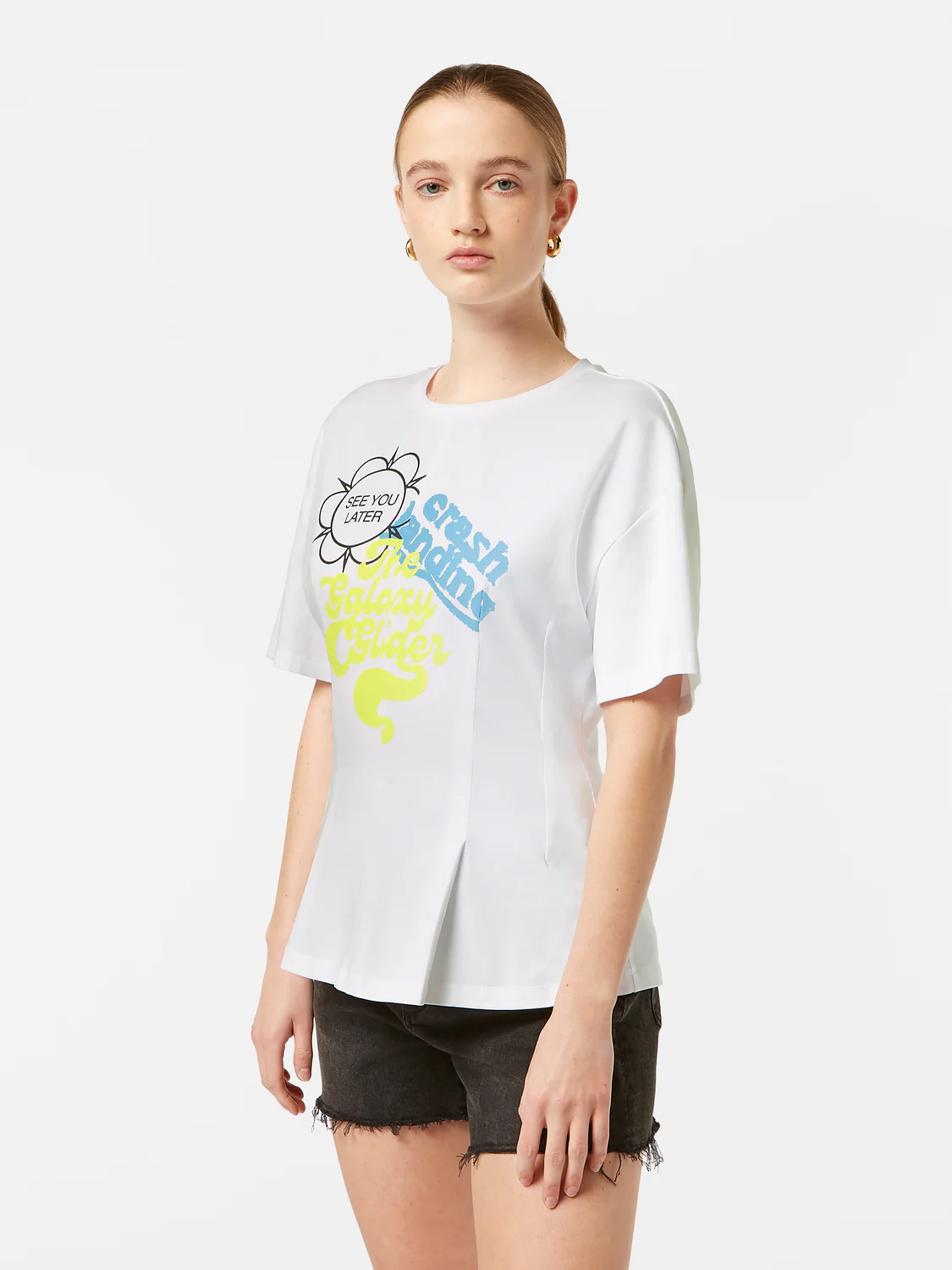 Fitted Short Sleeve Printed Artwork T-Shirt