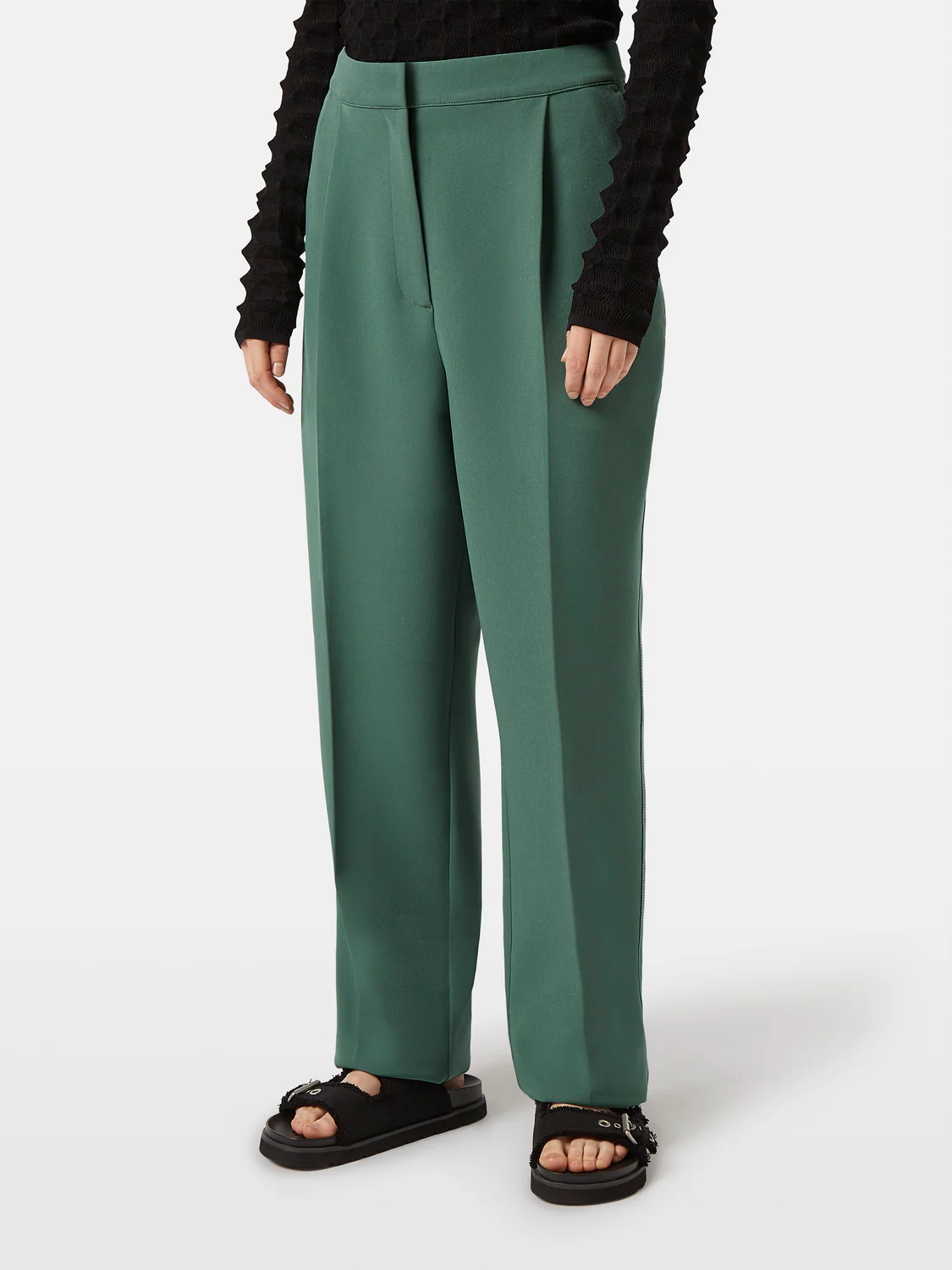 Robyn Relaxed Tapered Leg Pant