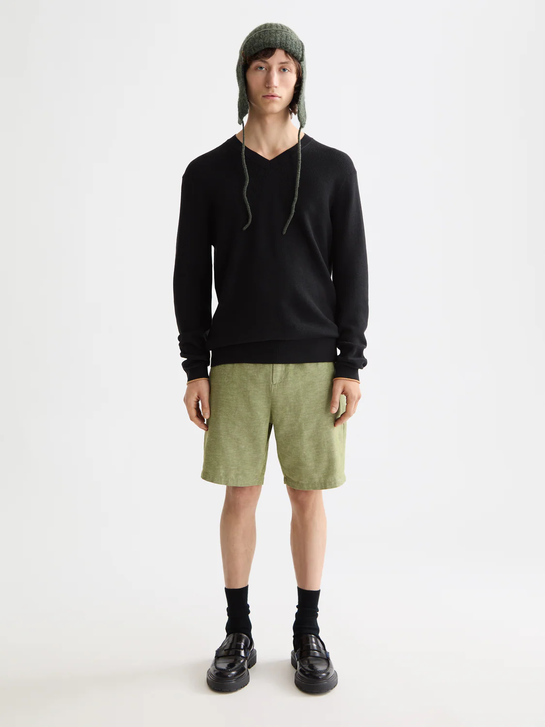 Regular-Fit Cotton Linen V-Neck