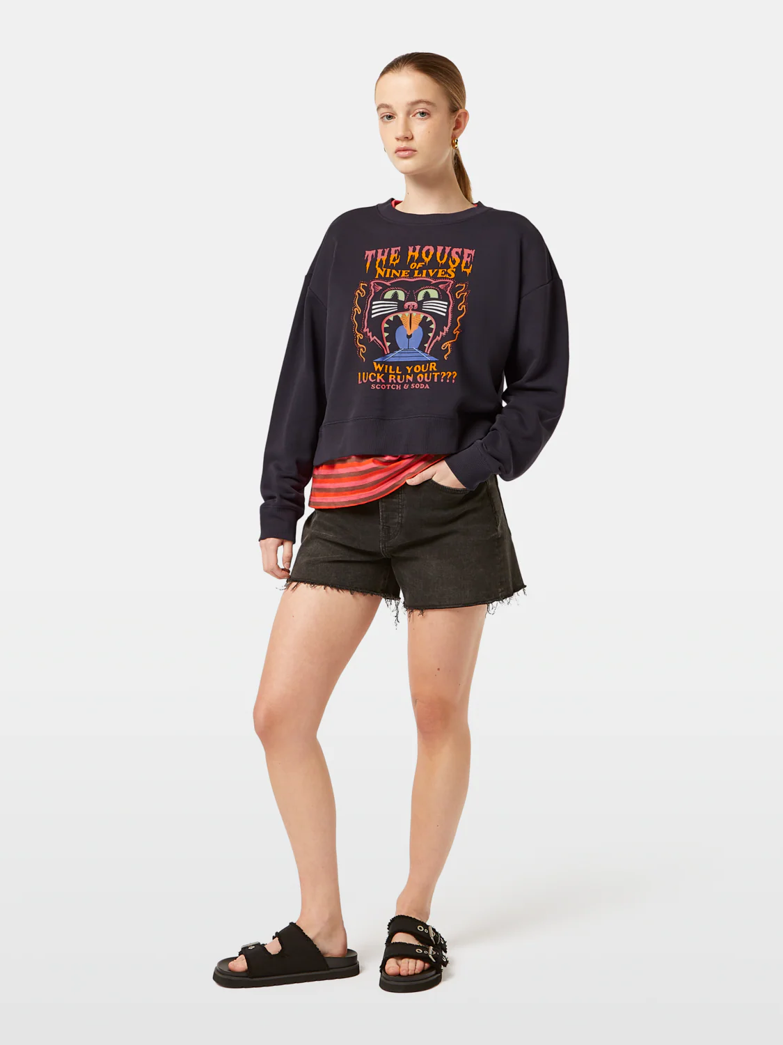 Rhinestone Artwork Loose-Fit Sweatshirt