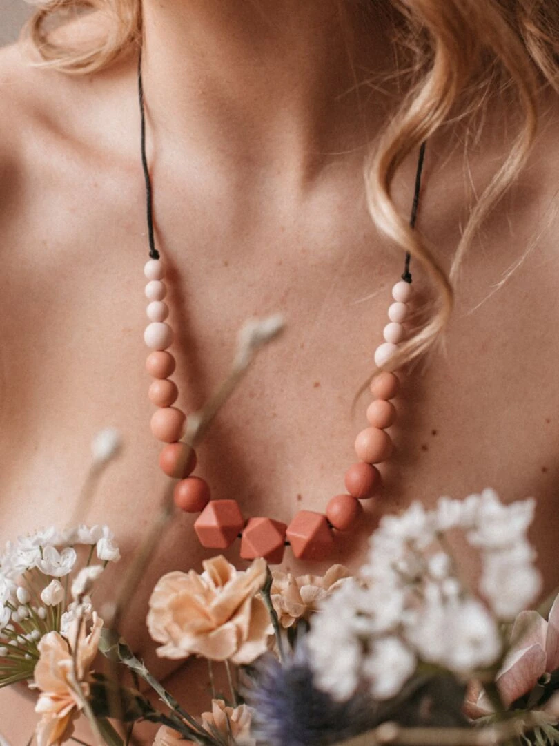 Collier d'allaitement Solène Terracotta Rouge brique
