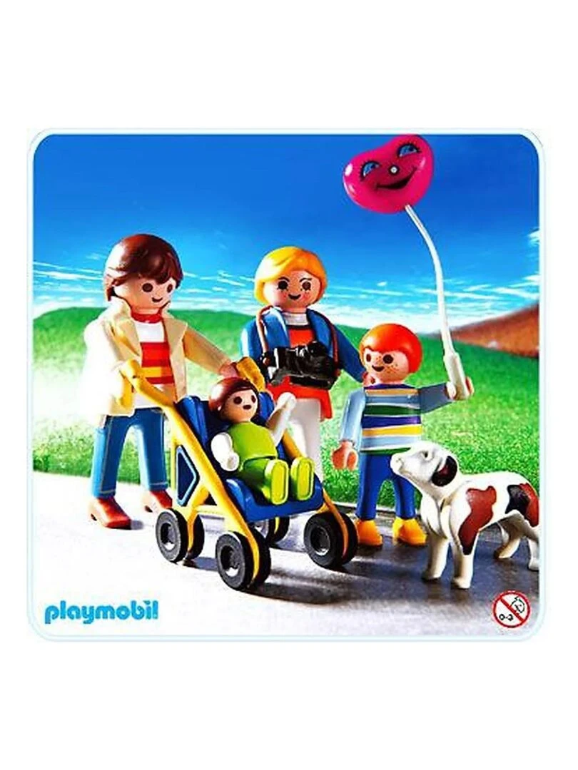 Promenade en famille avec une poussette   N/A