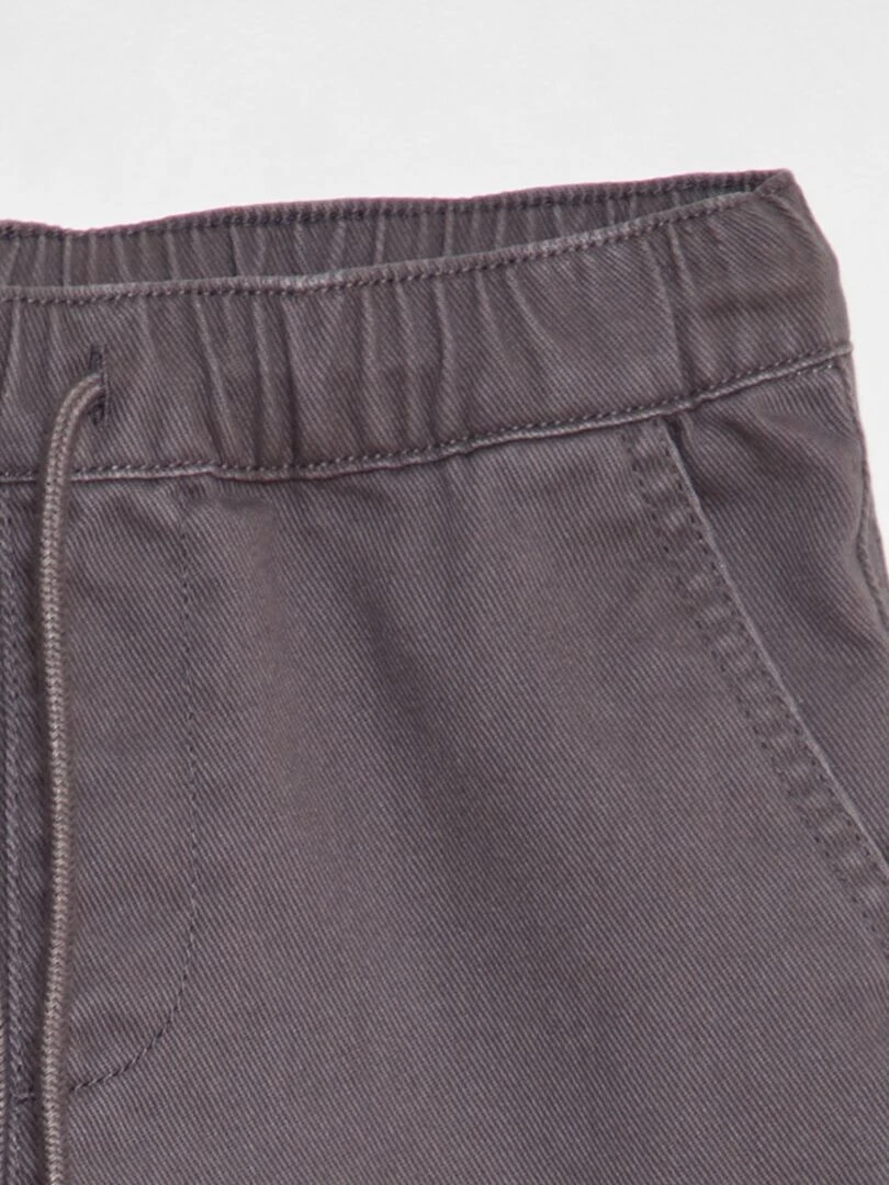 Bermuda droit avec poches sur les côtés Gris