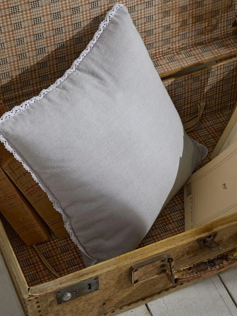 Coussin déhoussable finition dentelle 'CHARME' 'TODAY' Gris