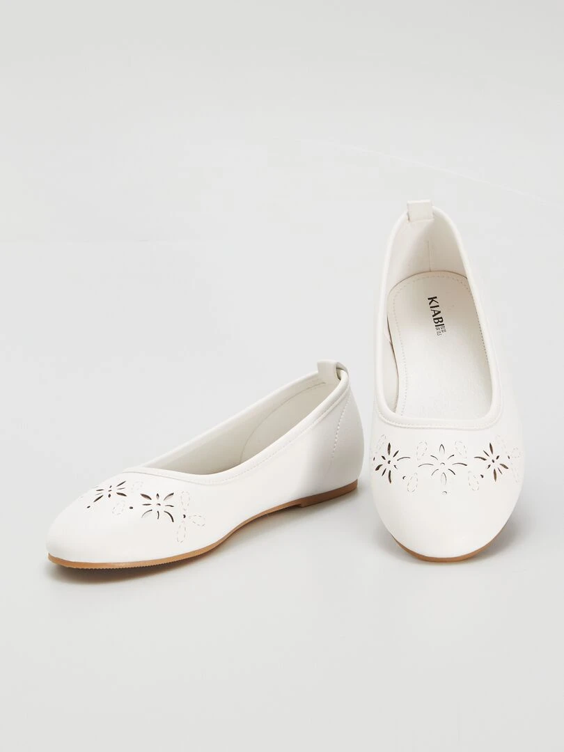 Ballerines à détails ajourés   Blanc cassé