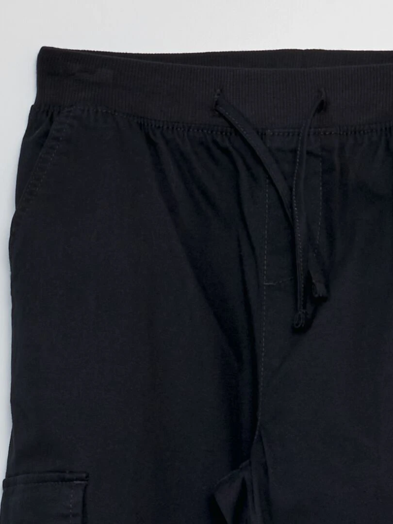 Pantalon avec poches à rabats   Coupe + confortable   noir